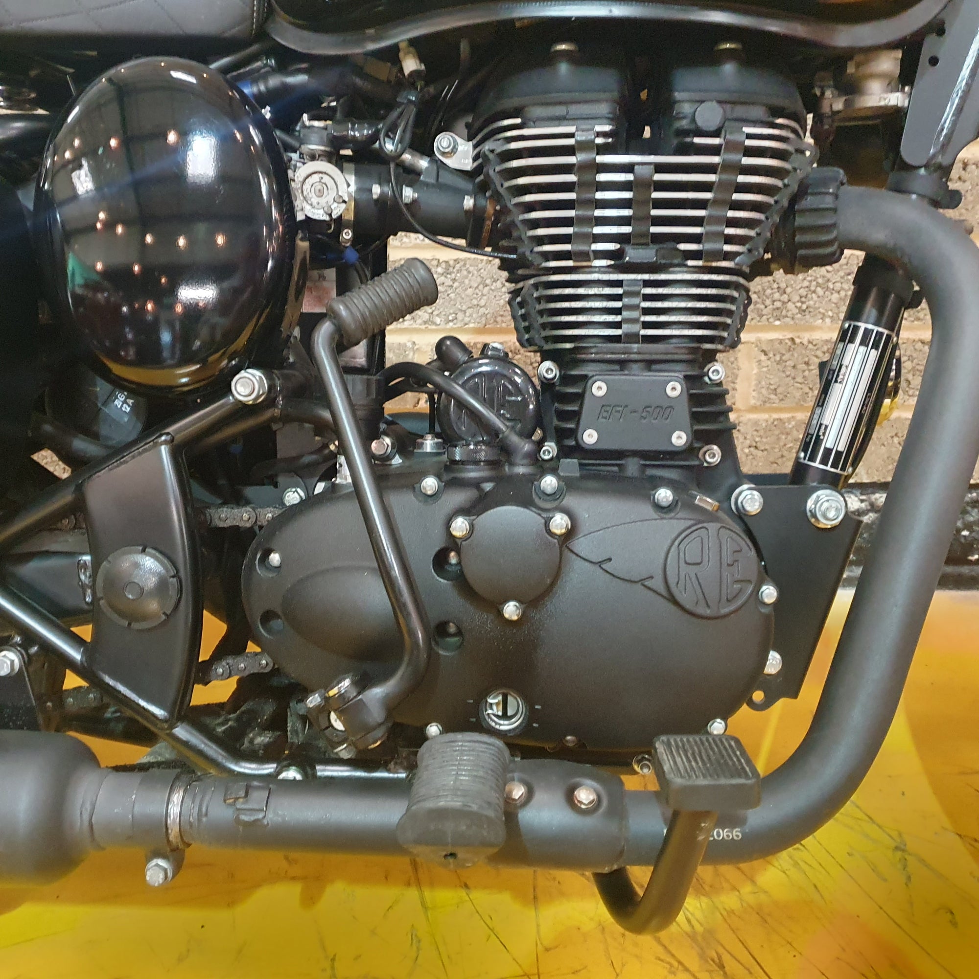 Royal Enfield Bullet Classic - Tribute Black - PreLoved