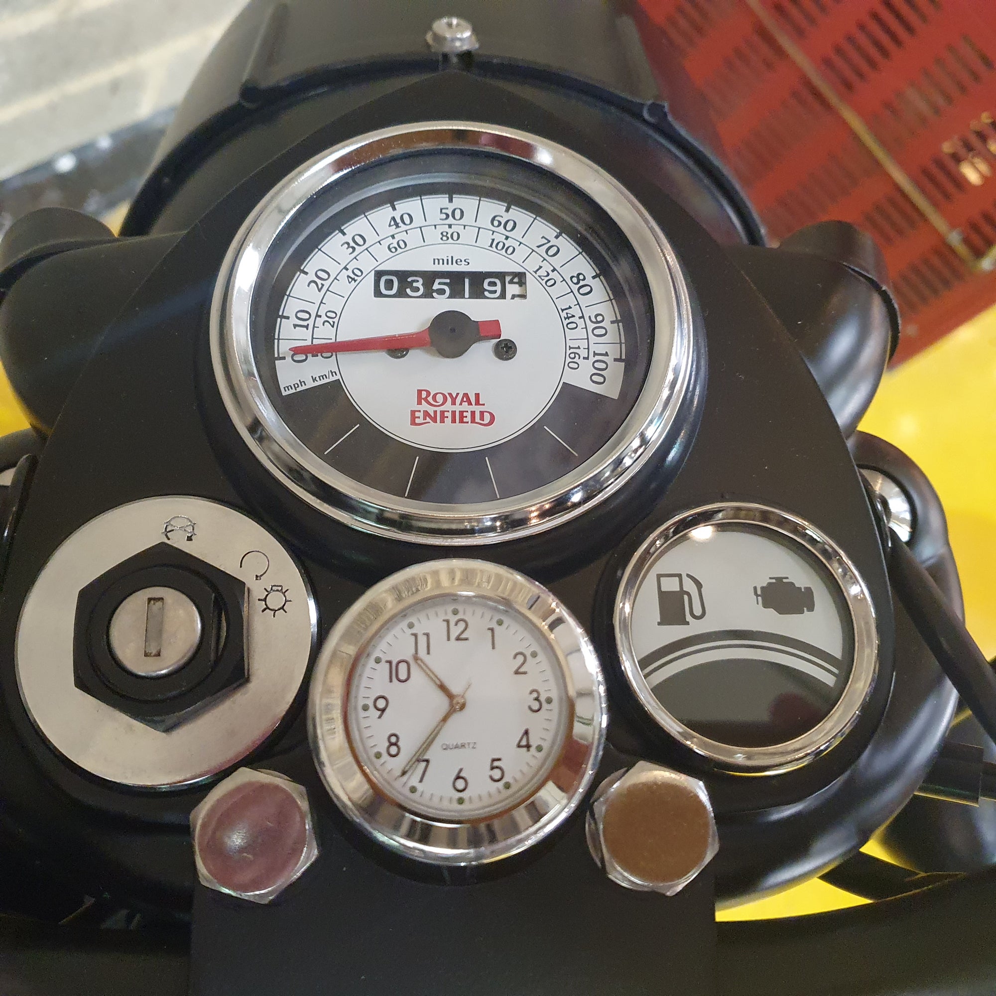 Royal Enfield Bullet Classic - Tribute Black - PreLoved