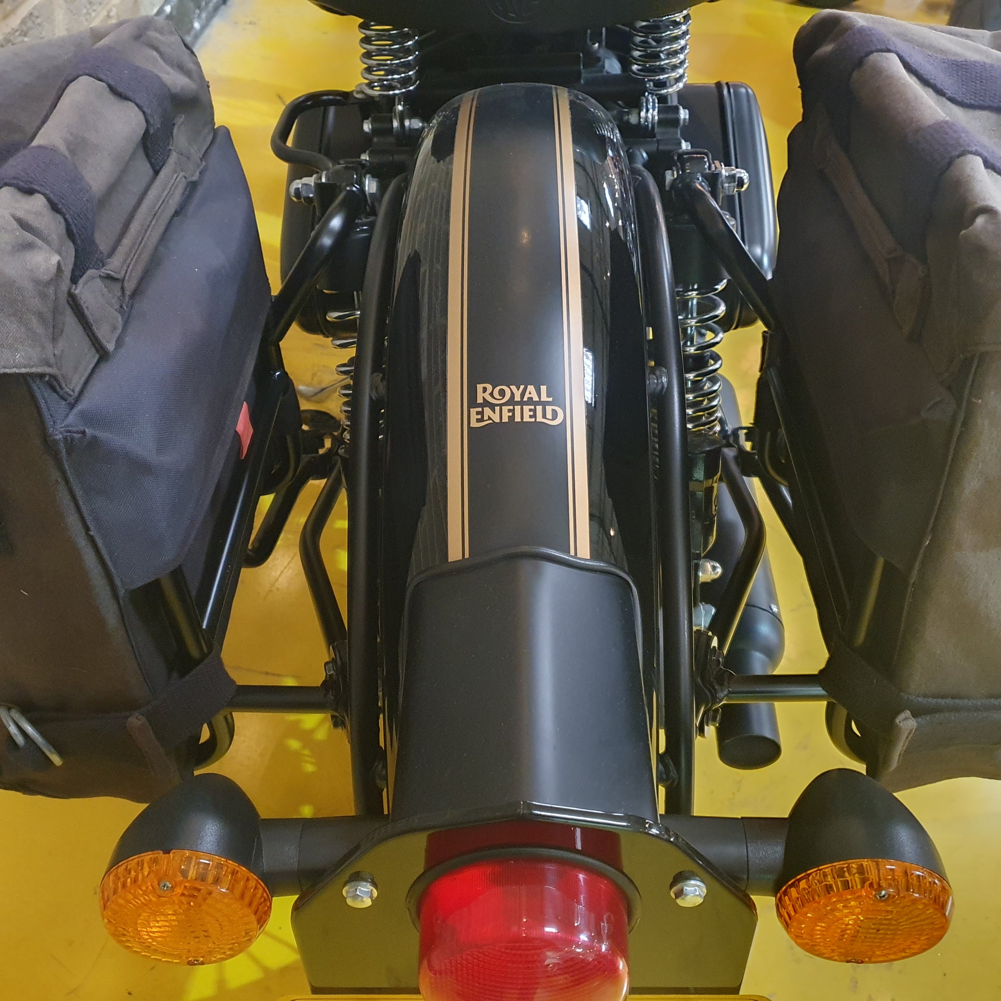 Royal Enfield Bullet Classic - Tribute Black - PreLoved