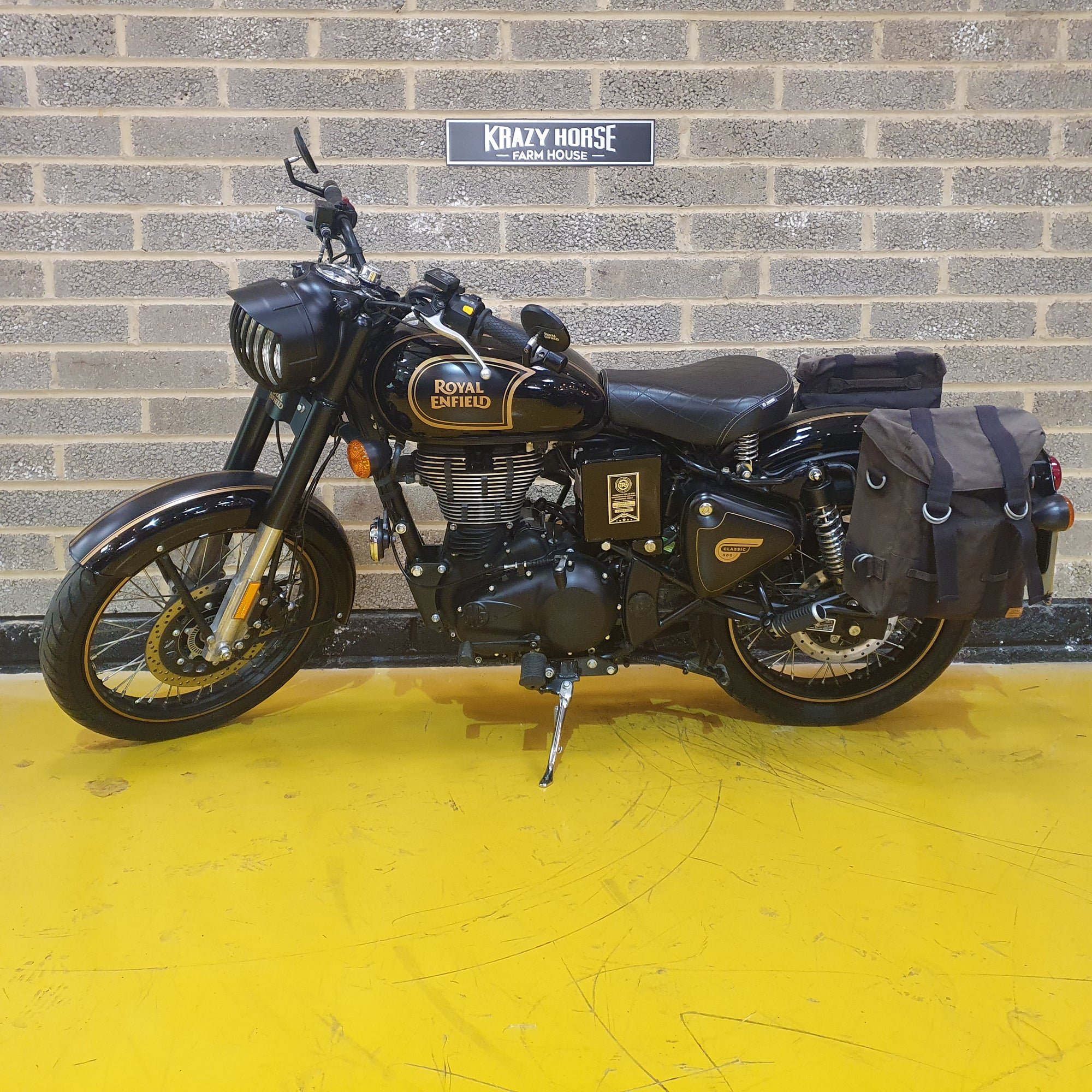 Royal Enfield Bullet Classic - Tribute Black - PreLoved