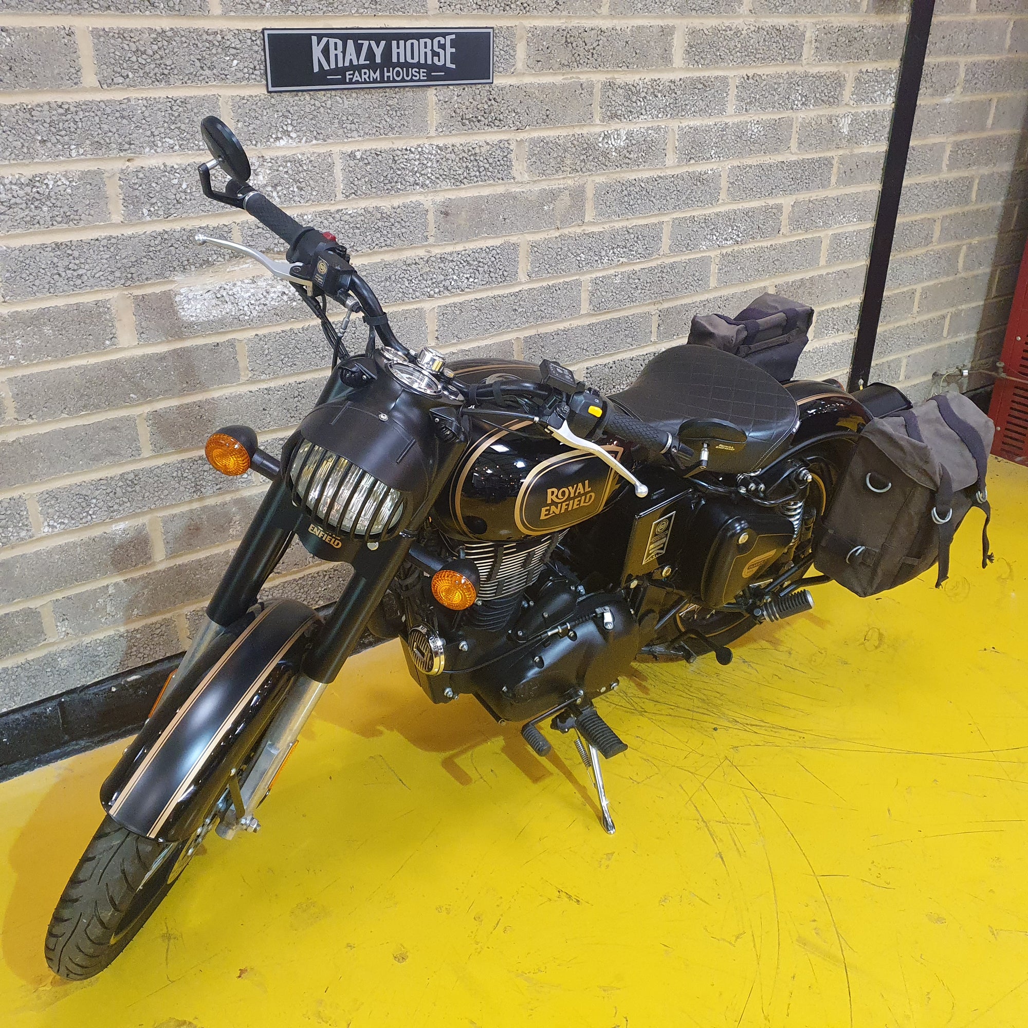 Royal Enfield Bullet Classic - Tribute Black - PreLoved