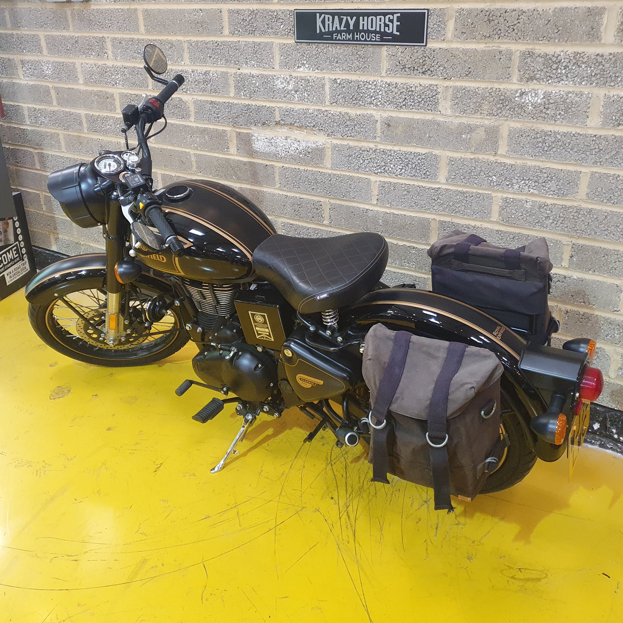 Royal Enfield Bullet Classic - Tribute Black - PreLoved