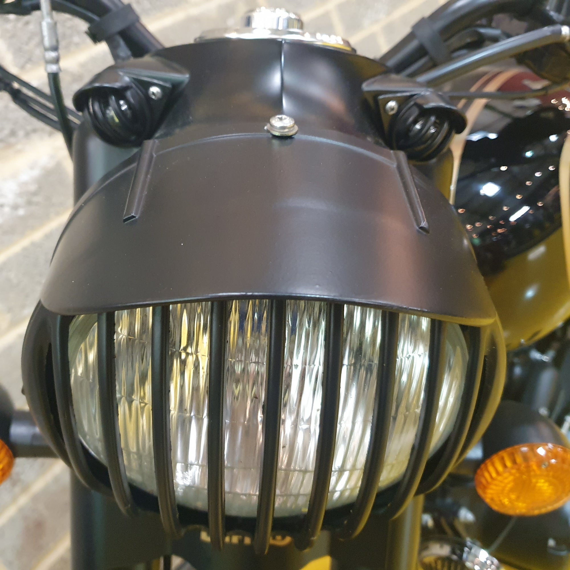 Royal Enfield Bullet Classic - Tribute Black - PreLoved