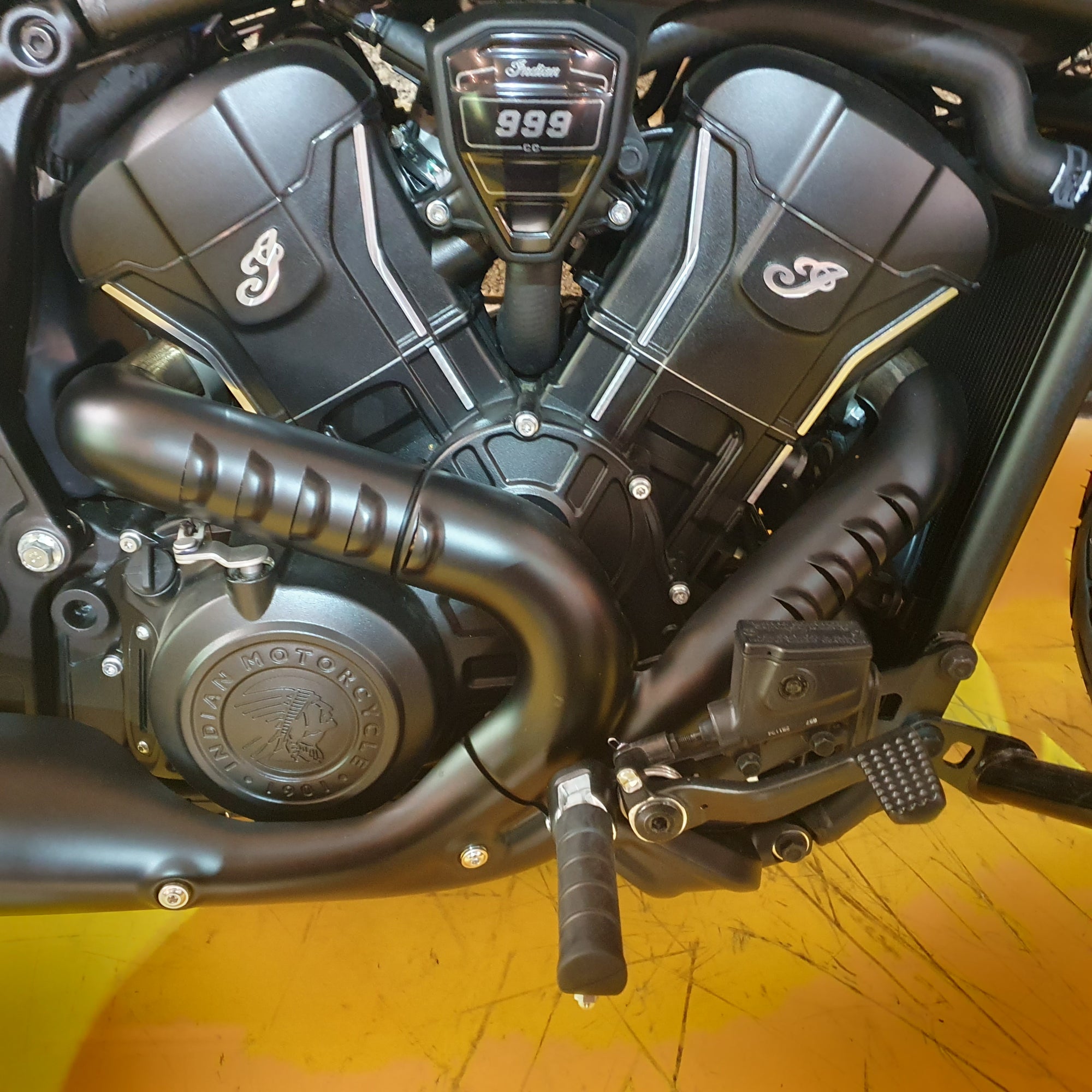 2025 Indian Scout Bobber Sixty Limited - Heavy Metal