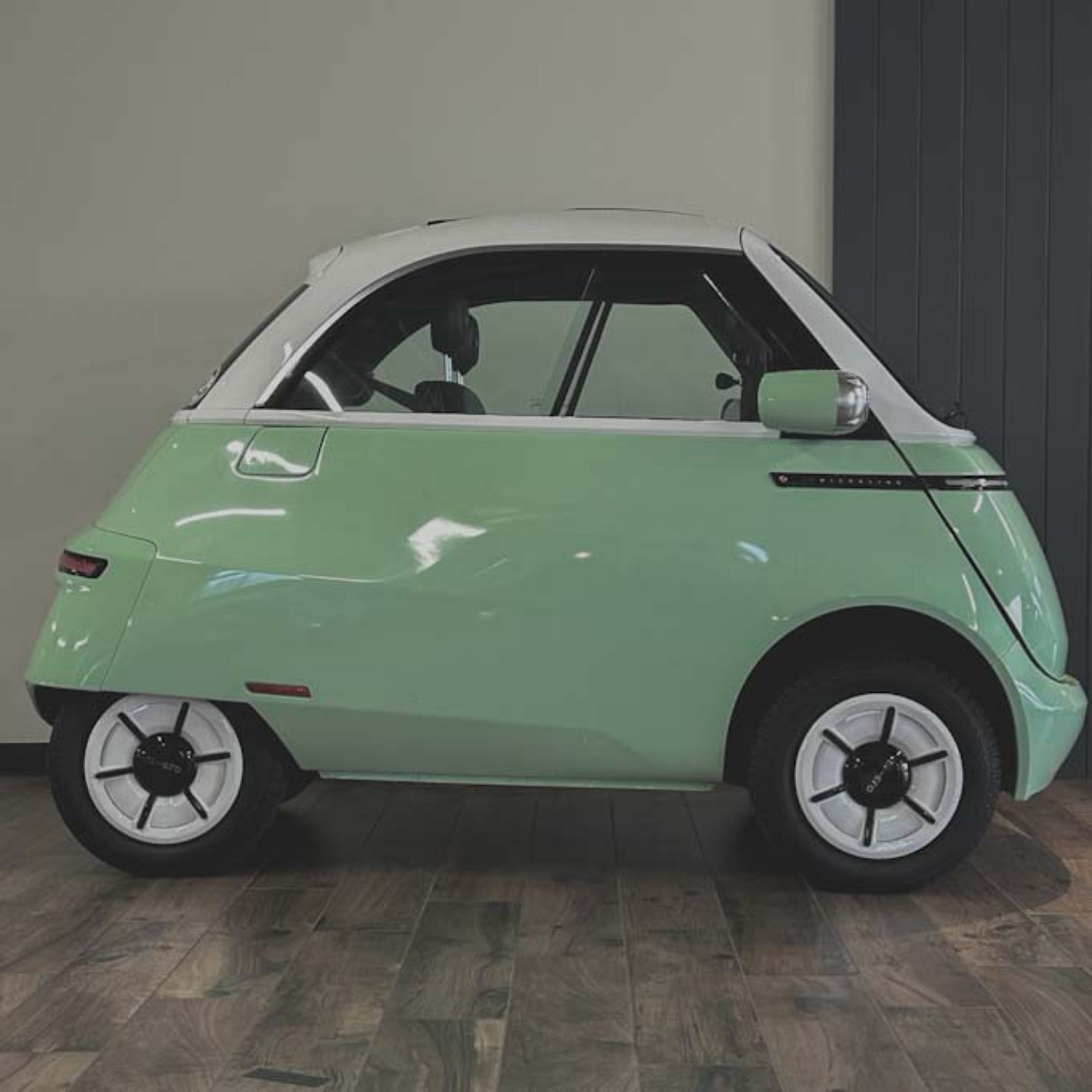 Microlino - Two Tone Paint option - Paris Mint and White