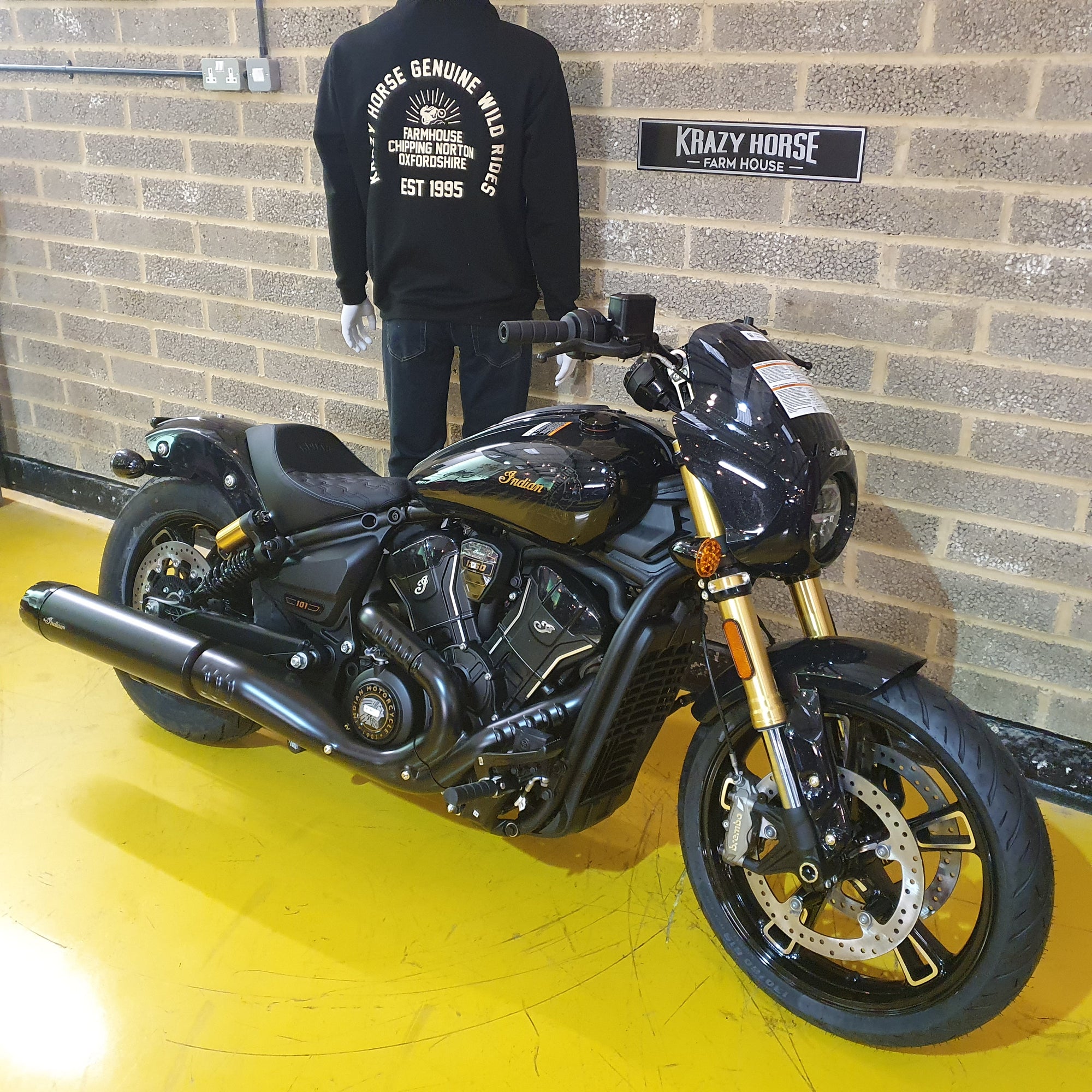 2026 Indian Scout 101 - Crystal Black with Super Graphite