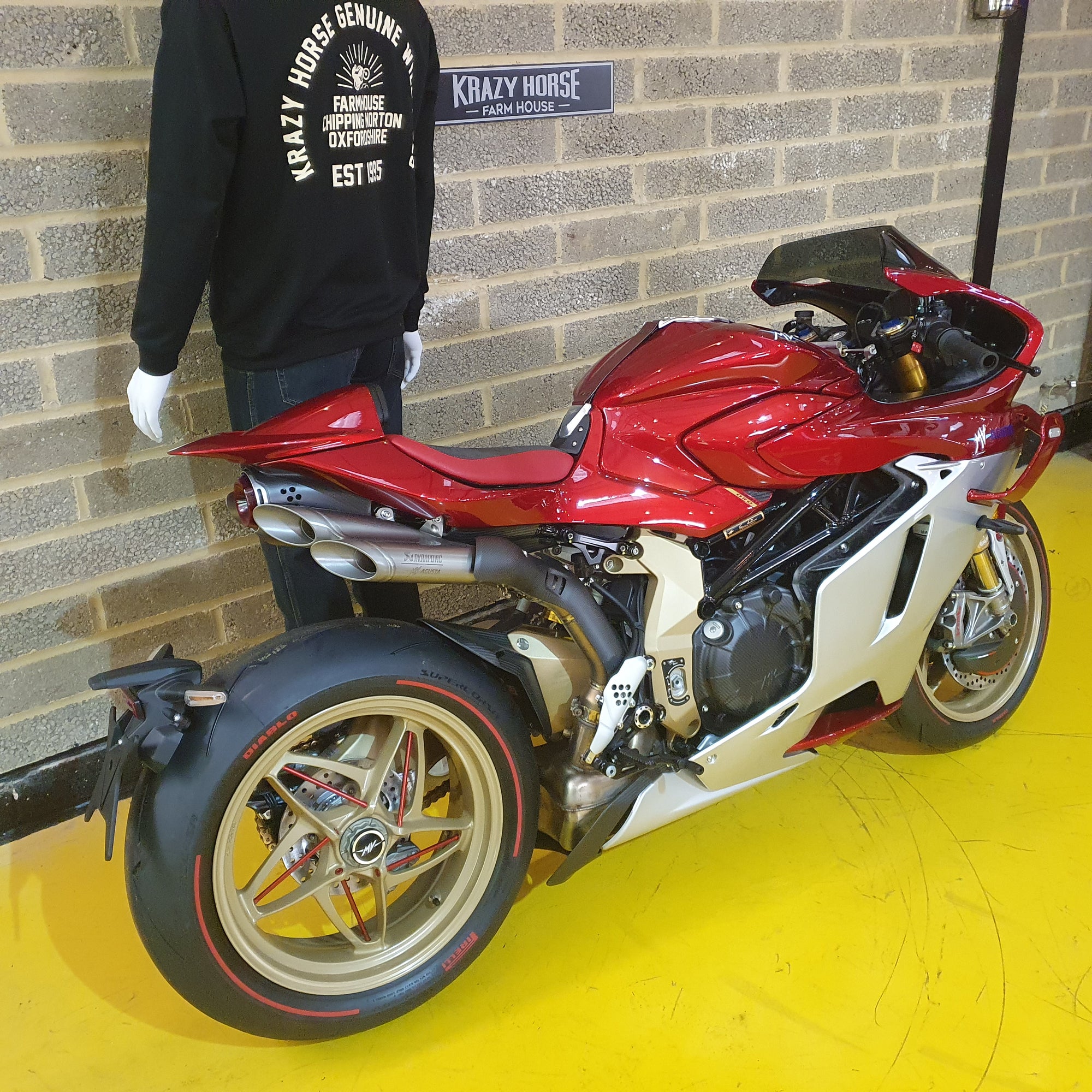 MV SUPERVELOCE 1000 SERIE ORO (132#500) - PEARL SHOCK RED