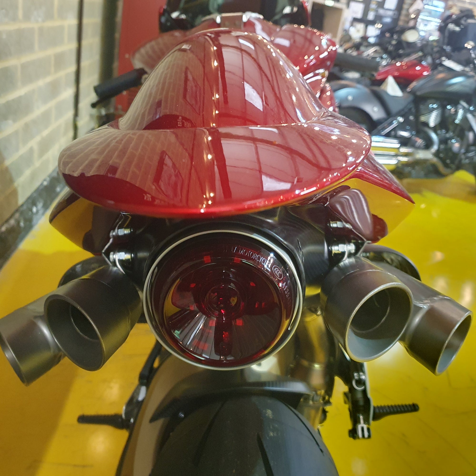 MV SUPERVELOCE 1000 SERIE ORO (132#500) - PEARL SHOCK RED