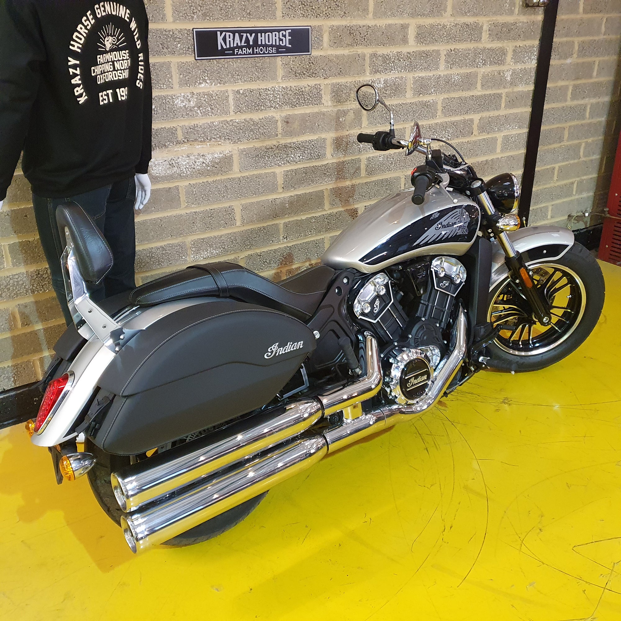 2023 Indian Scout Icon - Silver Quartz Metallic & Black Metallic