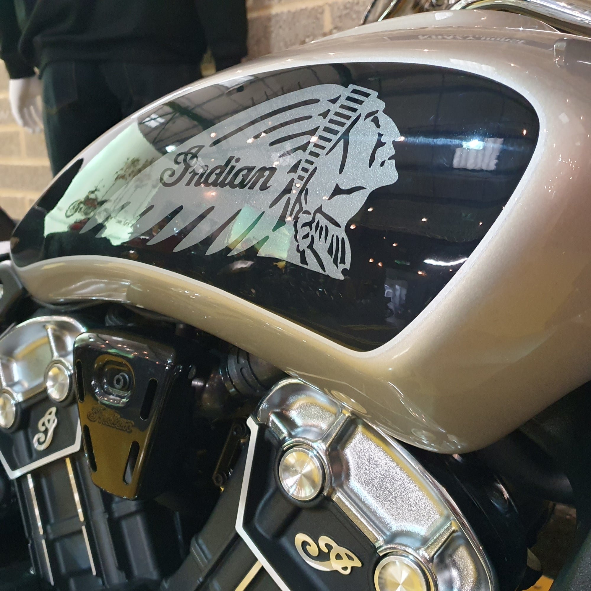 2023 Indian Scout Icon - Silver Quartz Metallic & Black Metallic