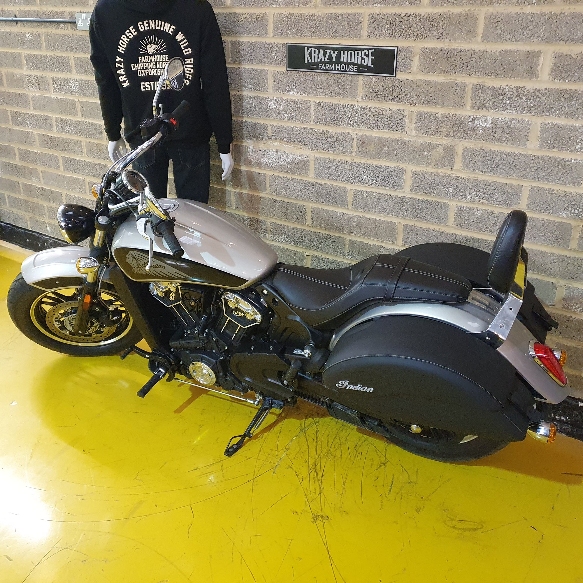 2023 Indian Scout Icon - Silver Quartz Metallic & Black Metallic