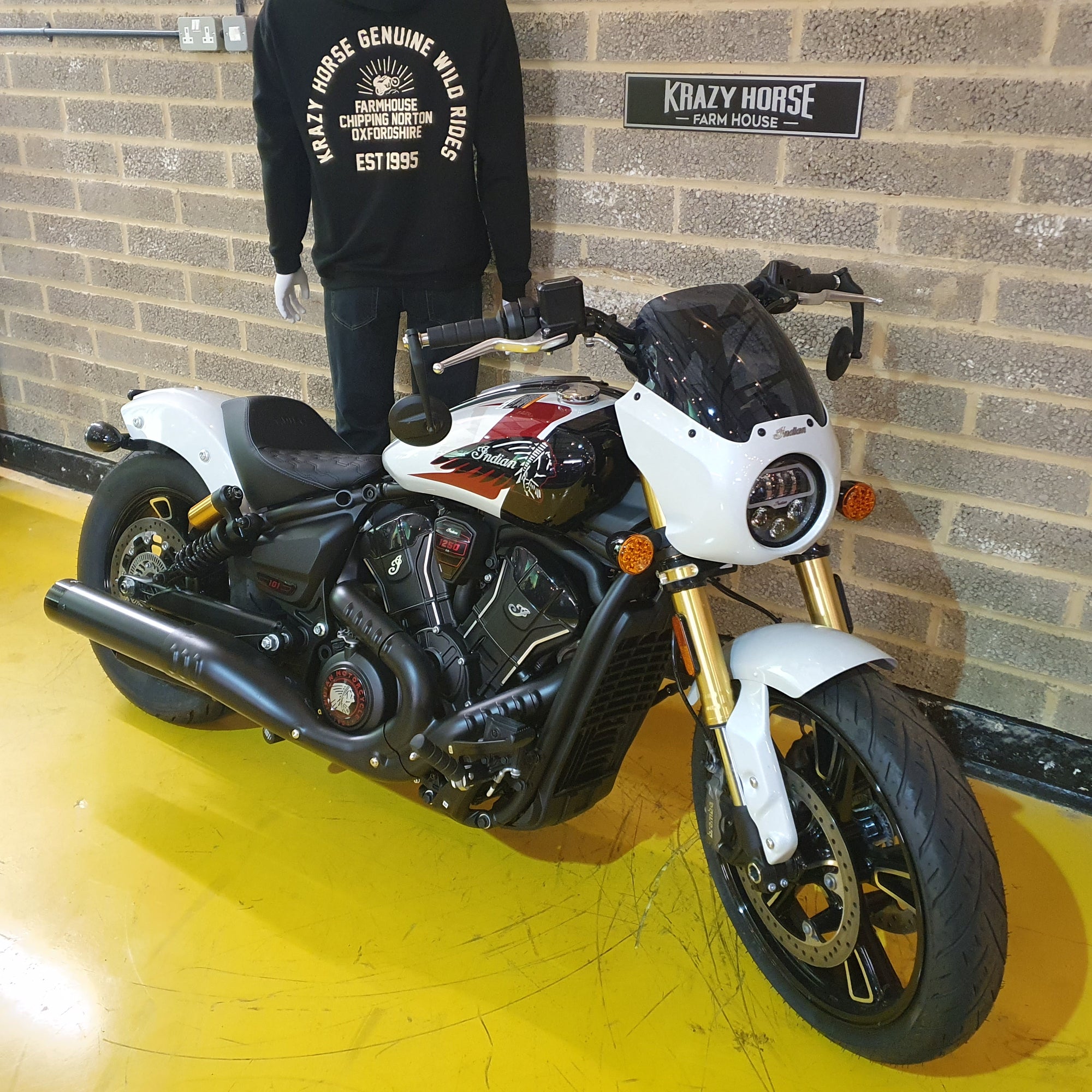 2025 Scout 101 - Ghost White Metallic - Preloved