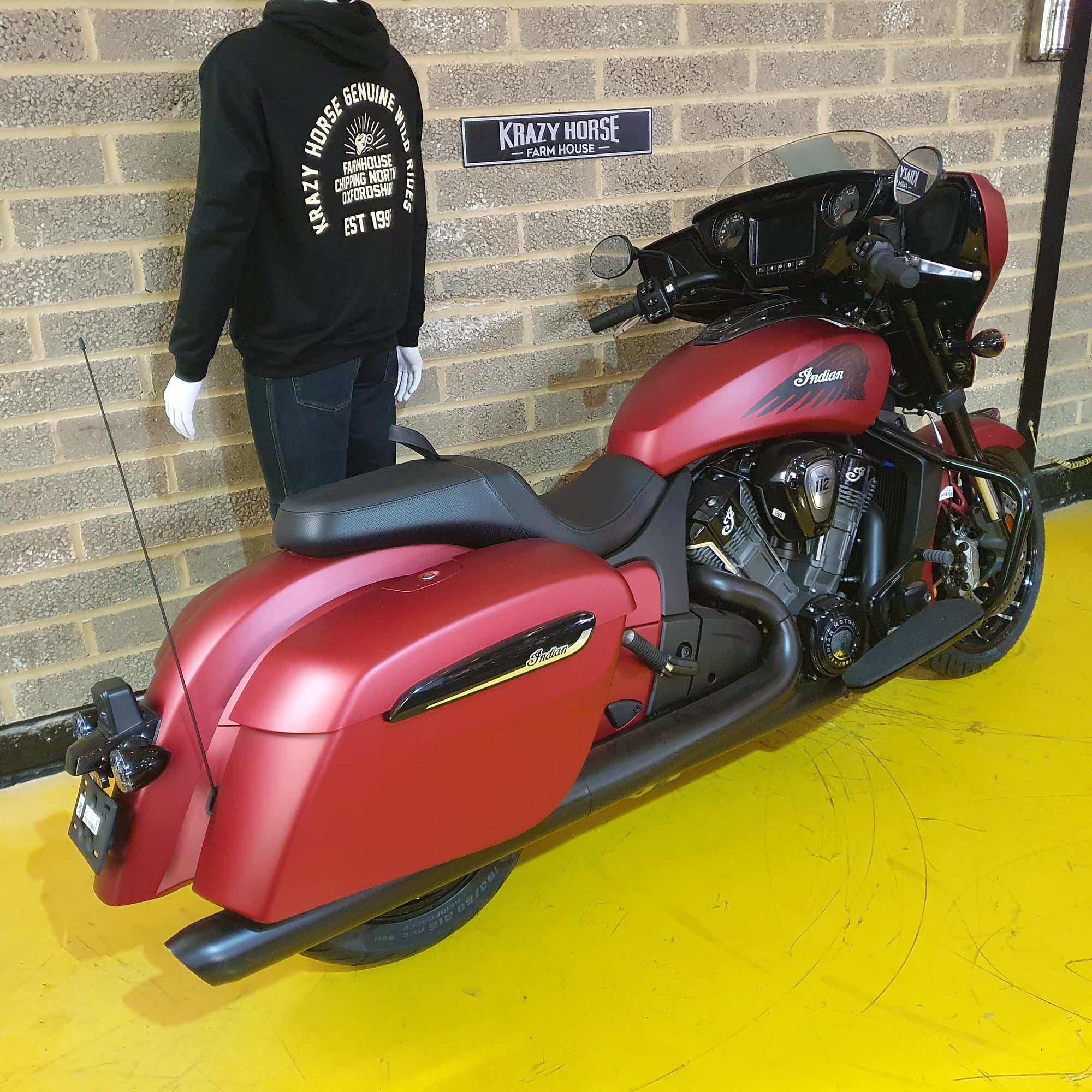 Indian Chieftain Dark Horse Power Plus 112 - Sunset Red Smoke