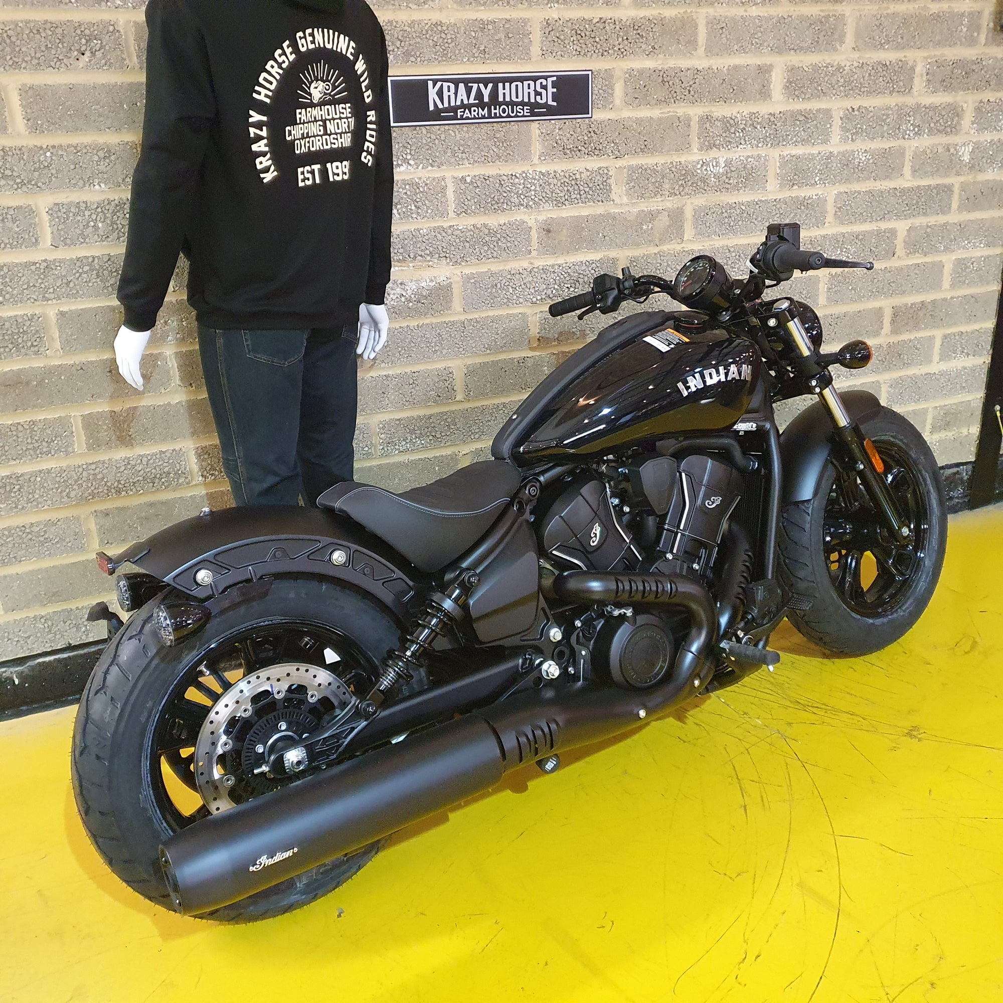 2026 Scout Bobber Sixty - Black Metallic