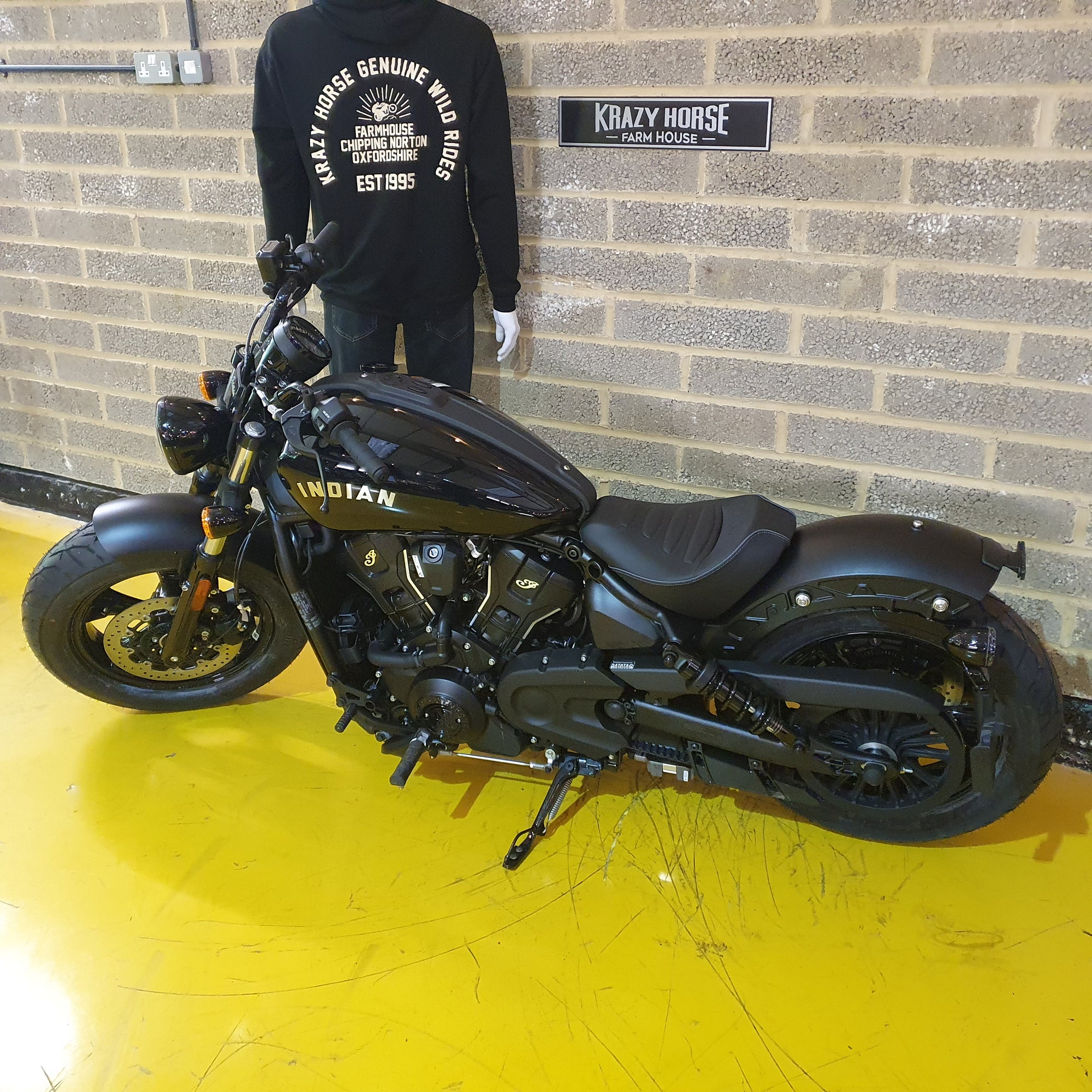 2026 Scout Bobber Sixty - Black Metallic