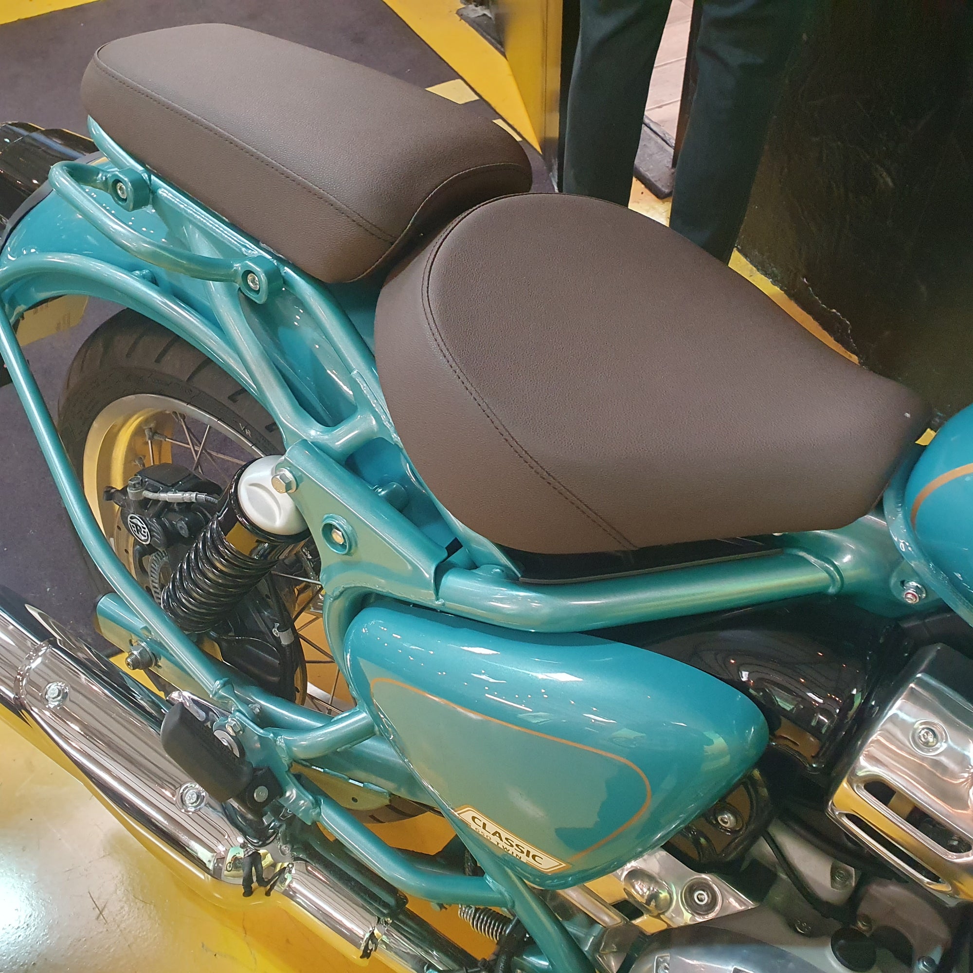 Royal Enfield 650 Classic - Teal Metallic - PreLoved