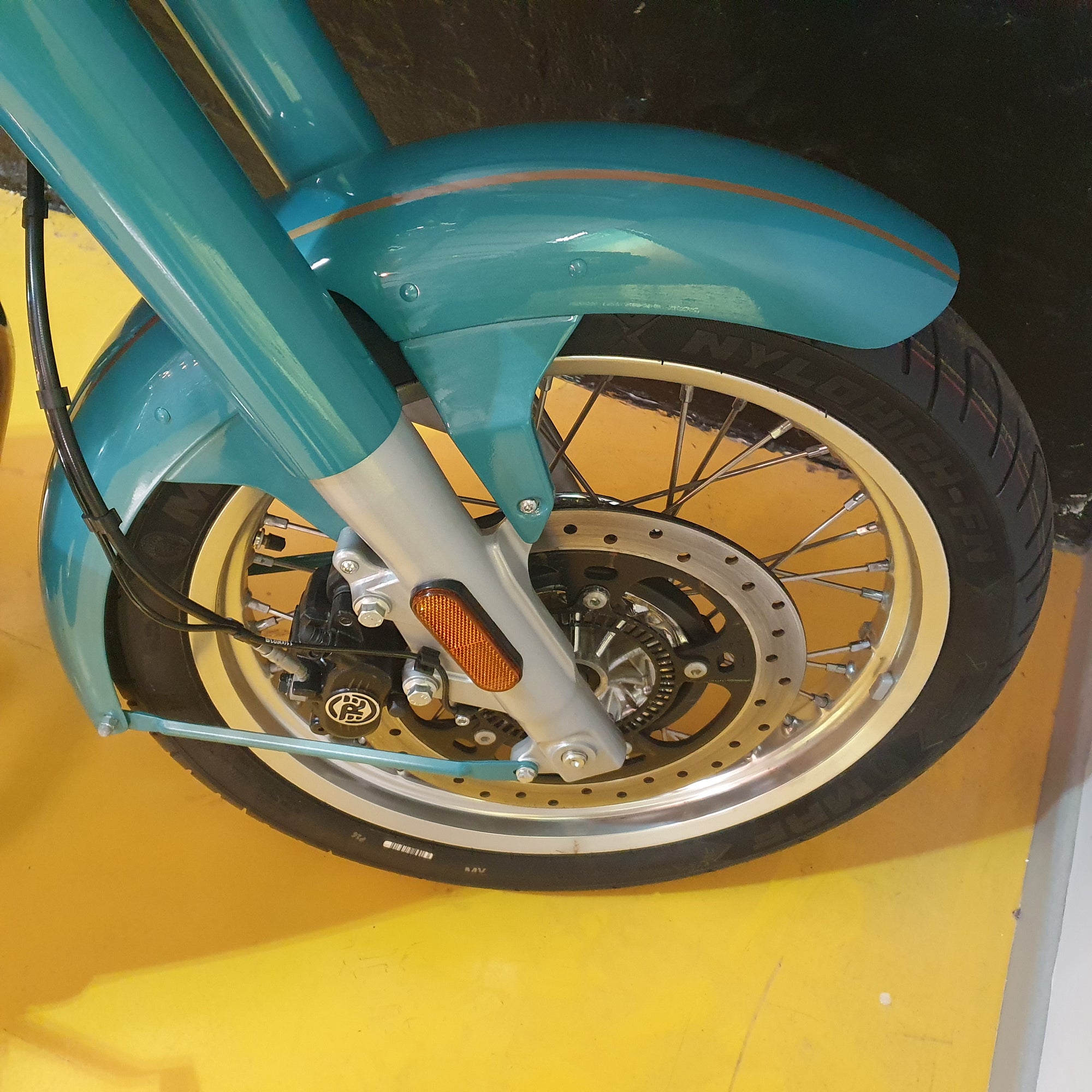 Royal Enfield 650 Classic - Teal Metallic - PreLoved