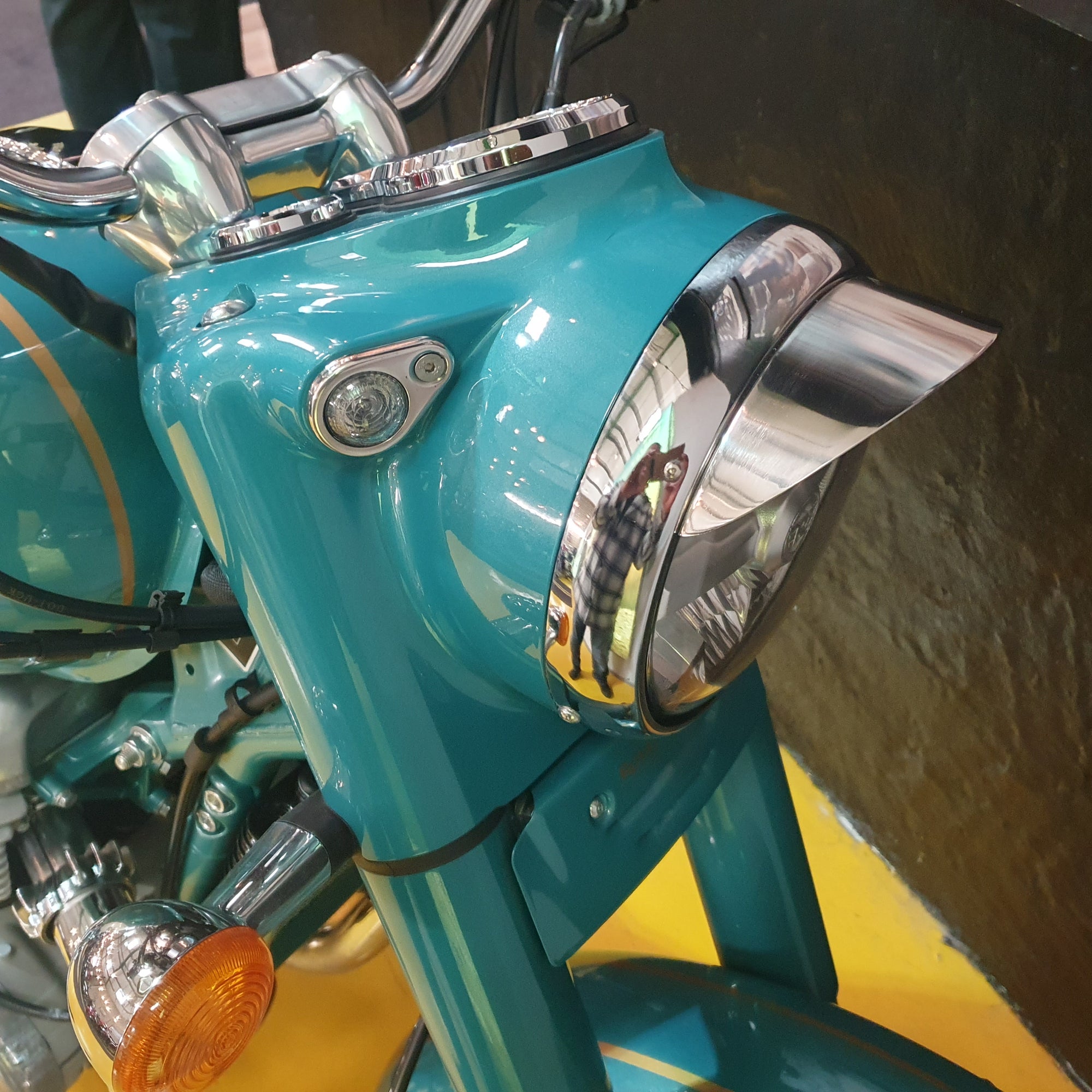 Royal Enfield 650 Classic - Teal Metallic - PreLoved