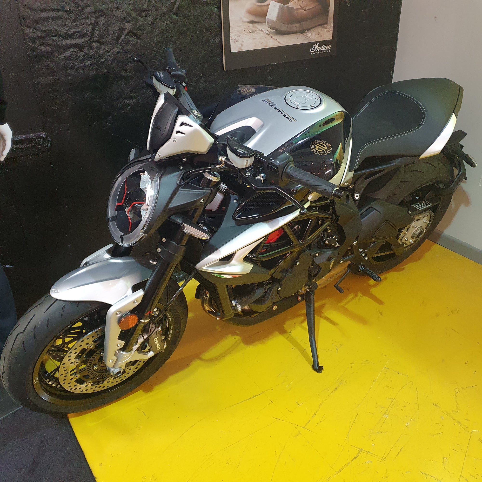 Dragster 800 RR - Carbon Black Ago Silver