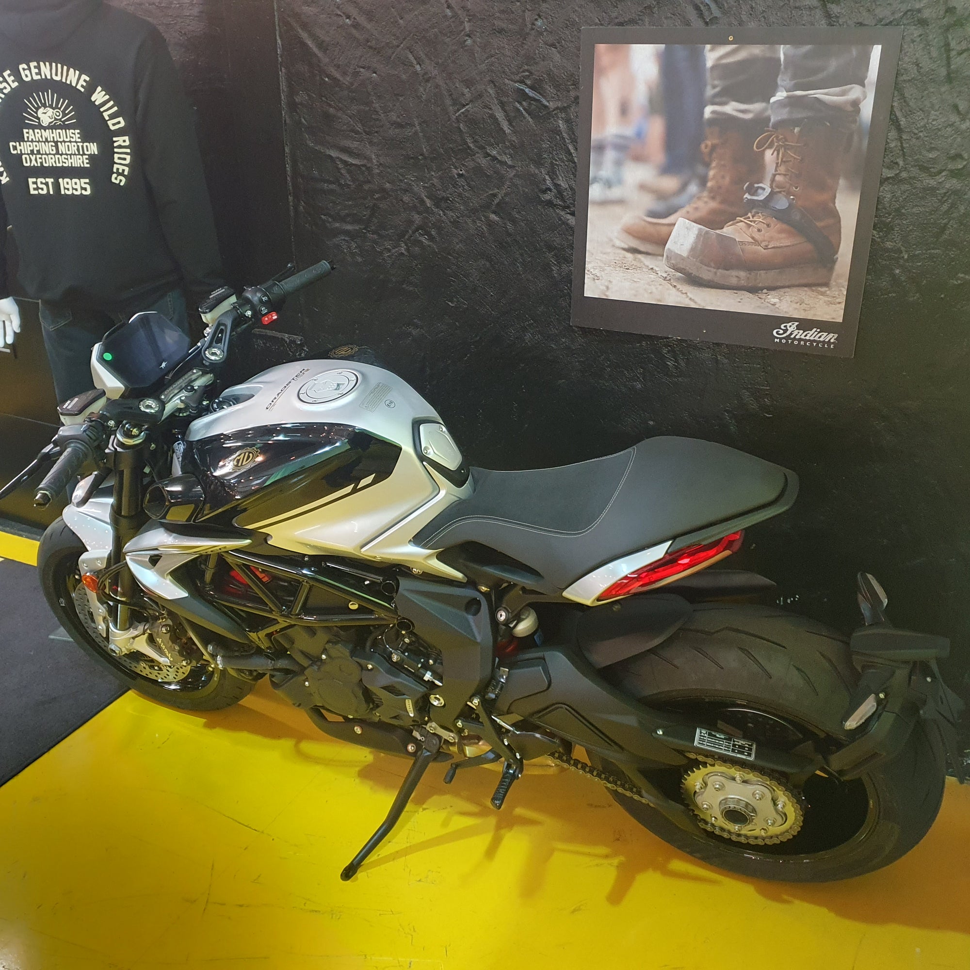 Dragster 800 RR - Carbon Black Ago Silver