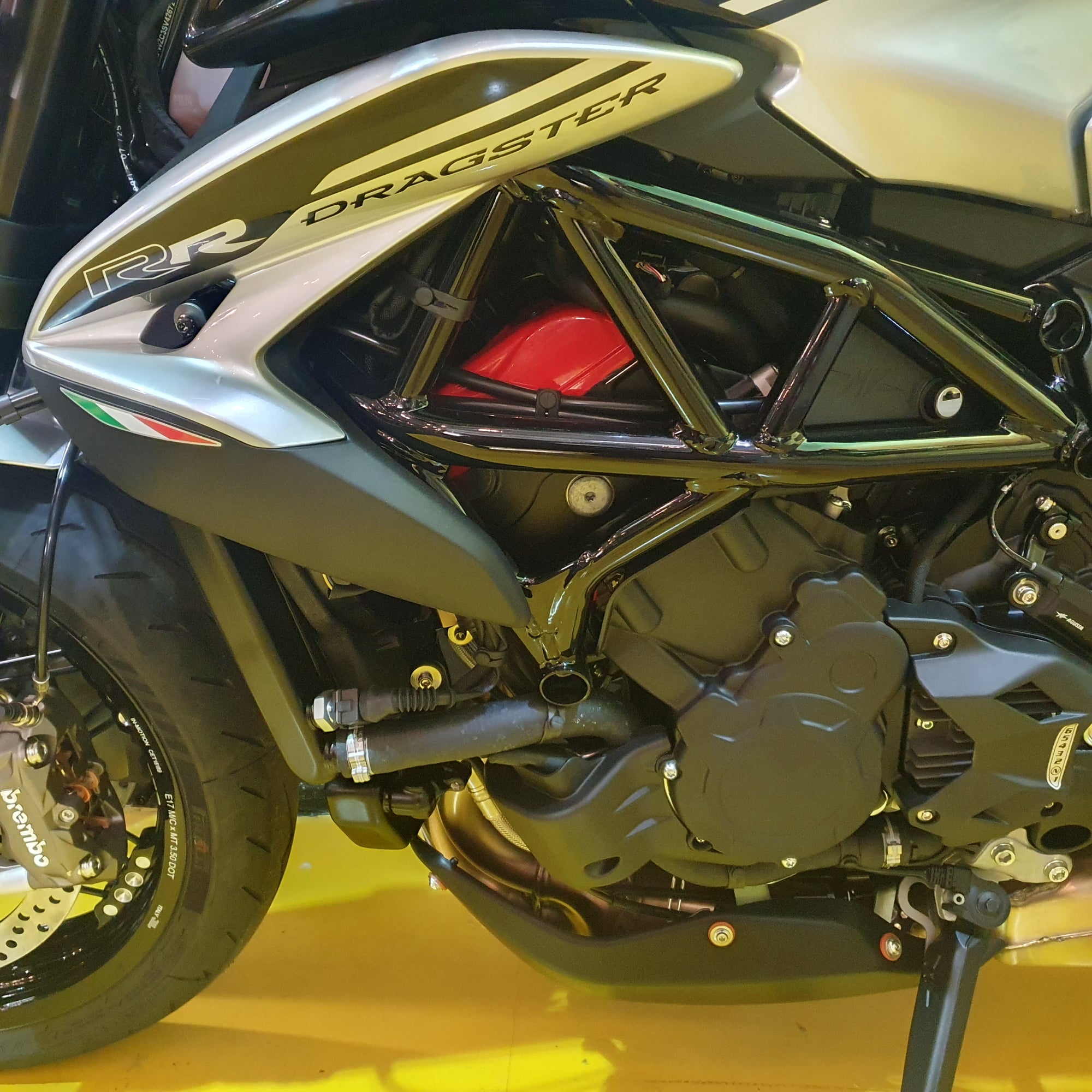 Dragster 800 RR - Carbon Black Ago Silver