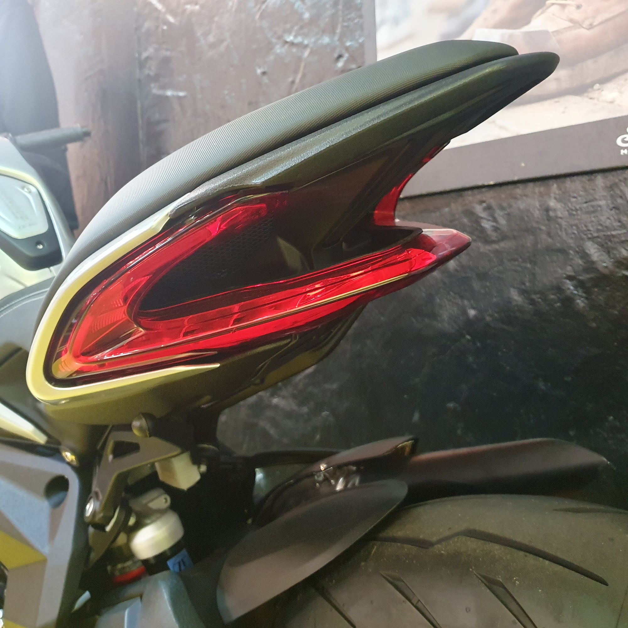 Dragster 800 RR - Carbon Black Ago Silver