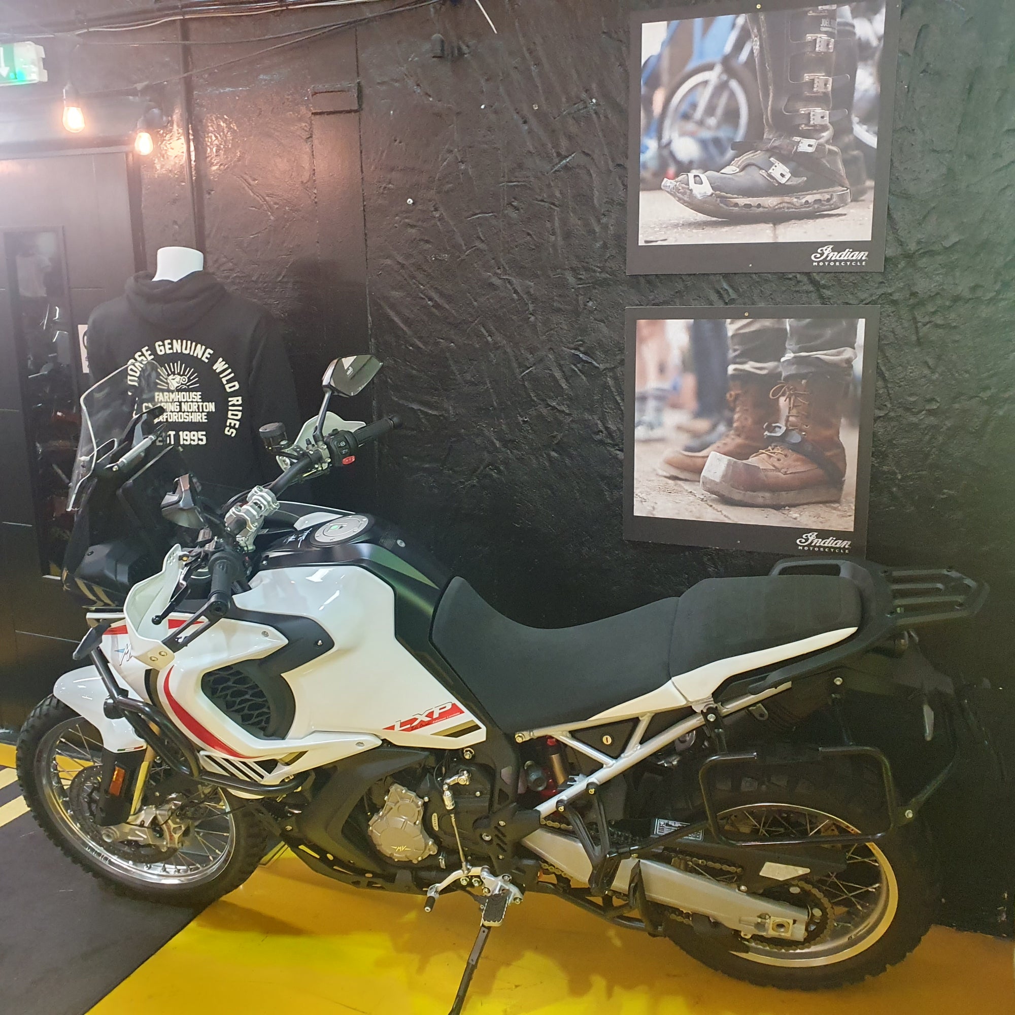Enduro Veloce LXP Edi Orioli - Pearl White Metallic Black