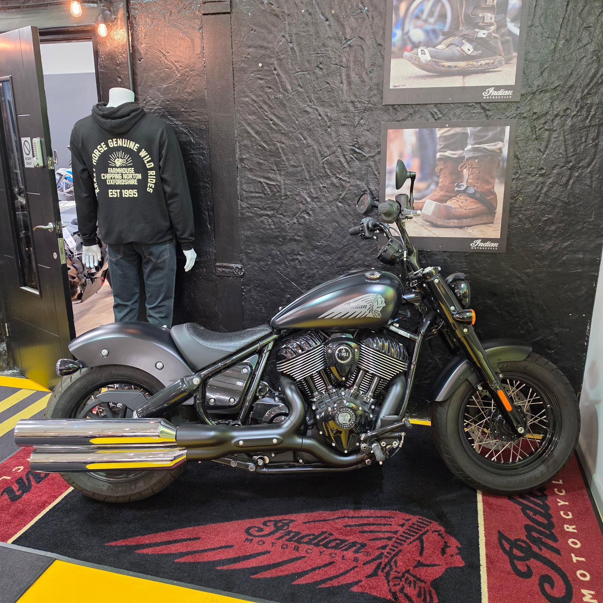 Chief Bobber Dark Horse - Black Smoke - Preloved