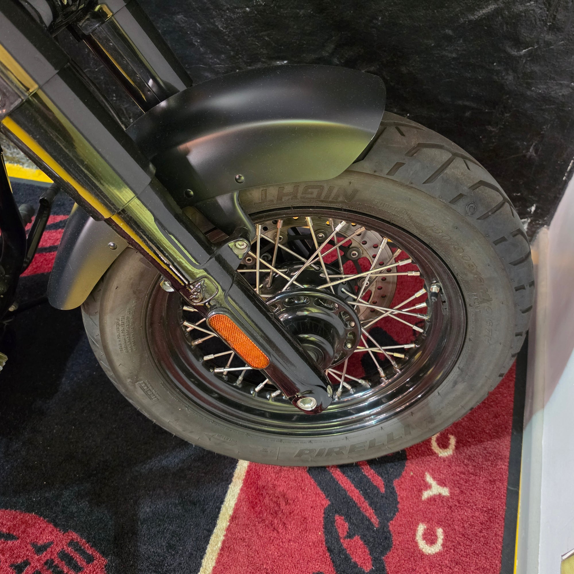 Chief Bobber Dark Horse - Black Smoke - Preloved