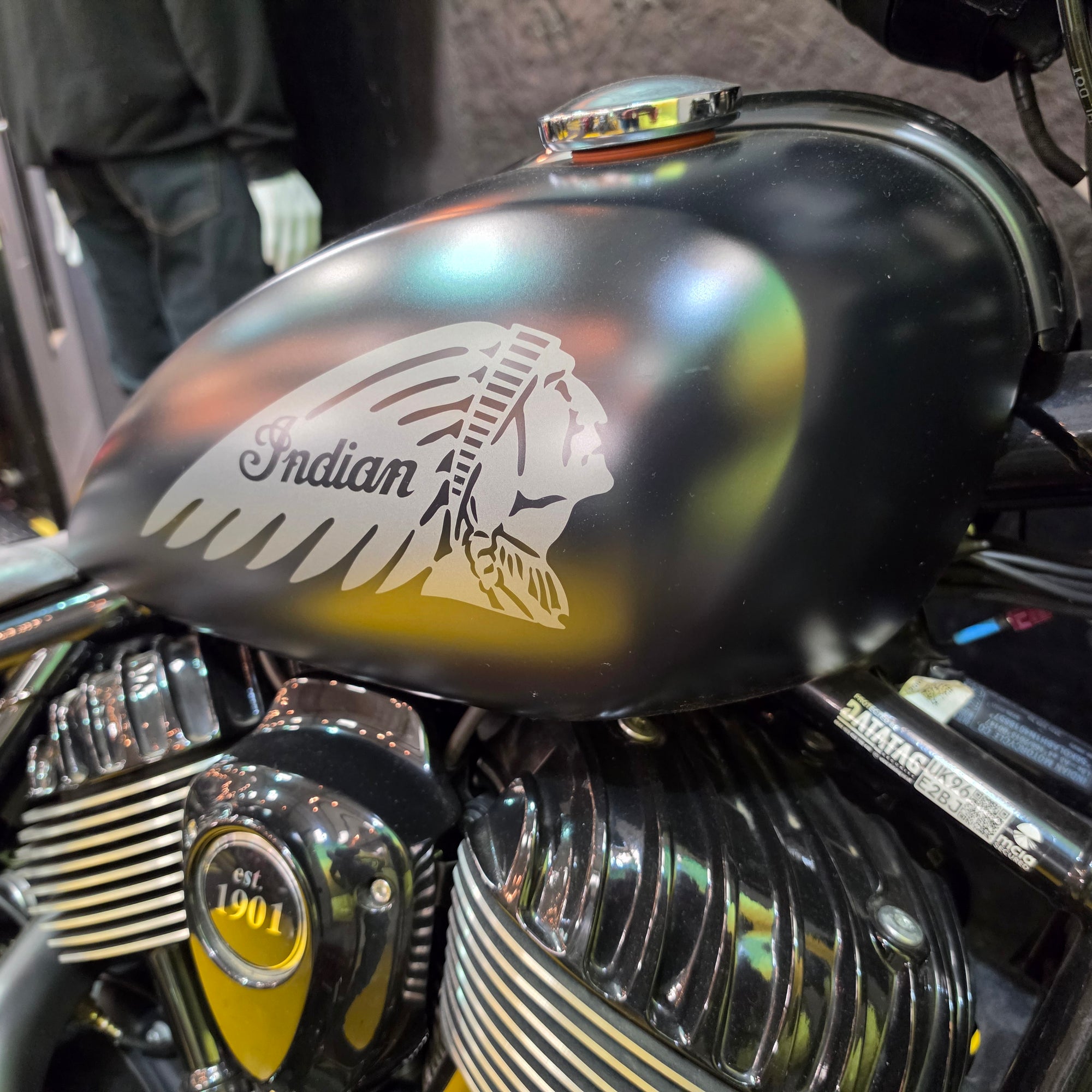 Chief Bobber Dark Horse - Black Smoke - Preloved