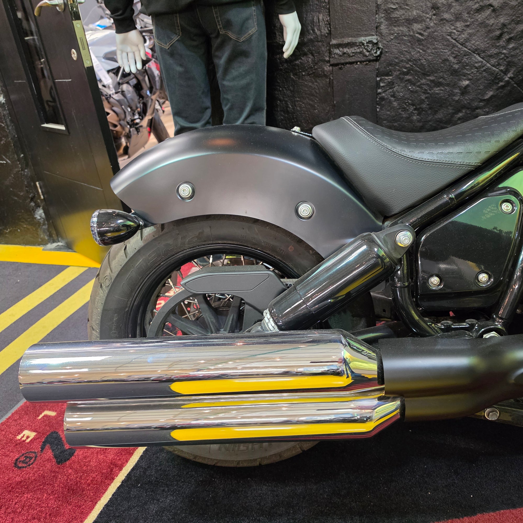 Chief Bobber Dark Horse - Black Smoke - Preloved