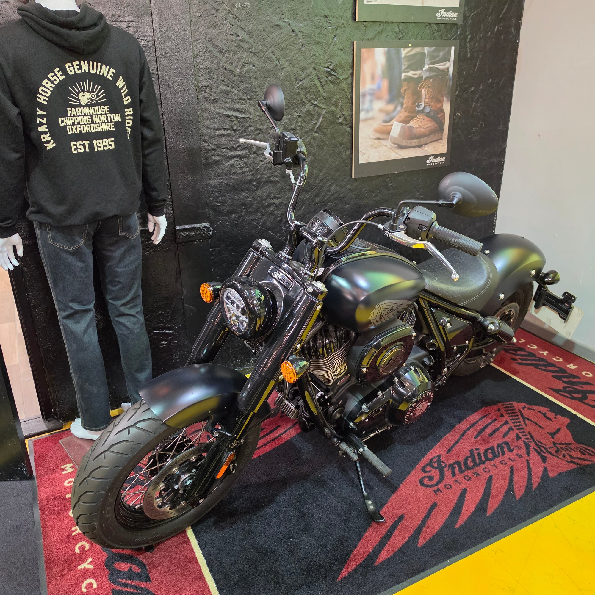 Chief Bobber Dark Horse - Black Smoke - Preloved