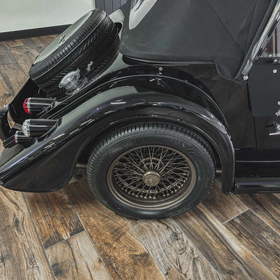 Morgan Plus 4 Traditional - Morgan Piano Black