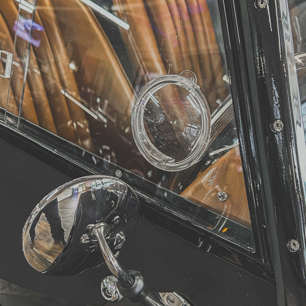 Morgan Plus 4 Traditional - Morgan Piano Black