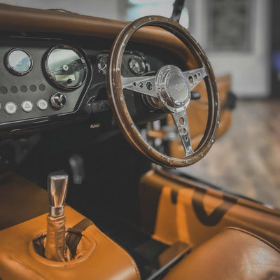 Morgan Plus 4 Traditional - Morgan Piano Black