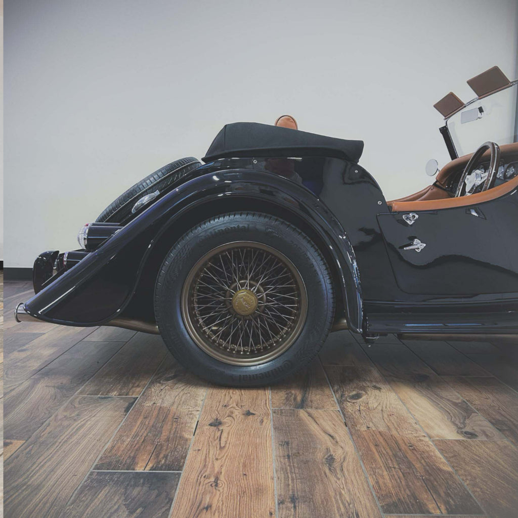 Morgan Plus 4 Traditional - Morgan Piano Black