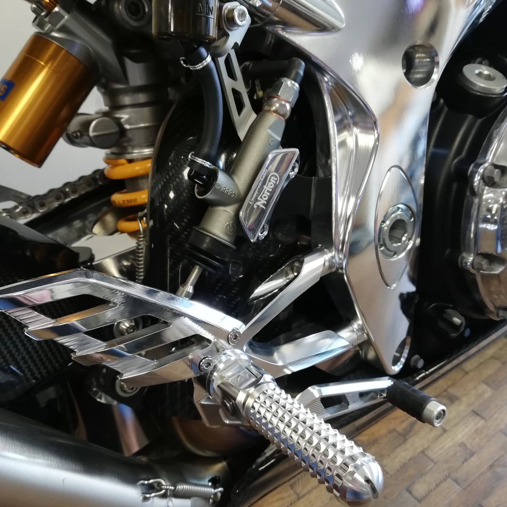 NORTON V4 SV foot pegs