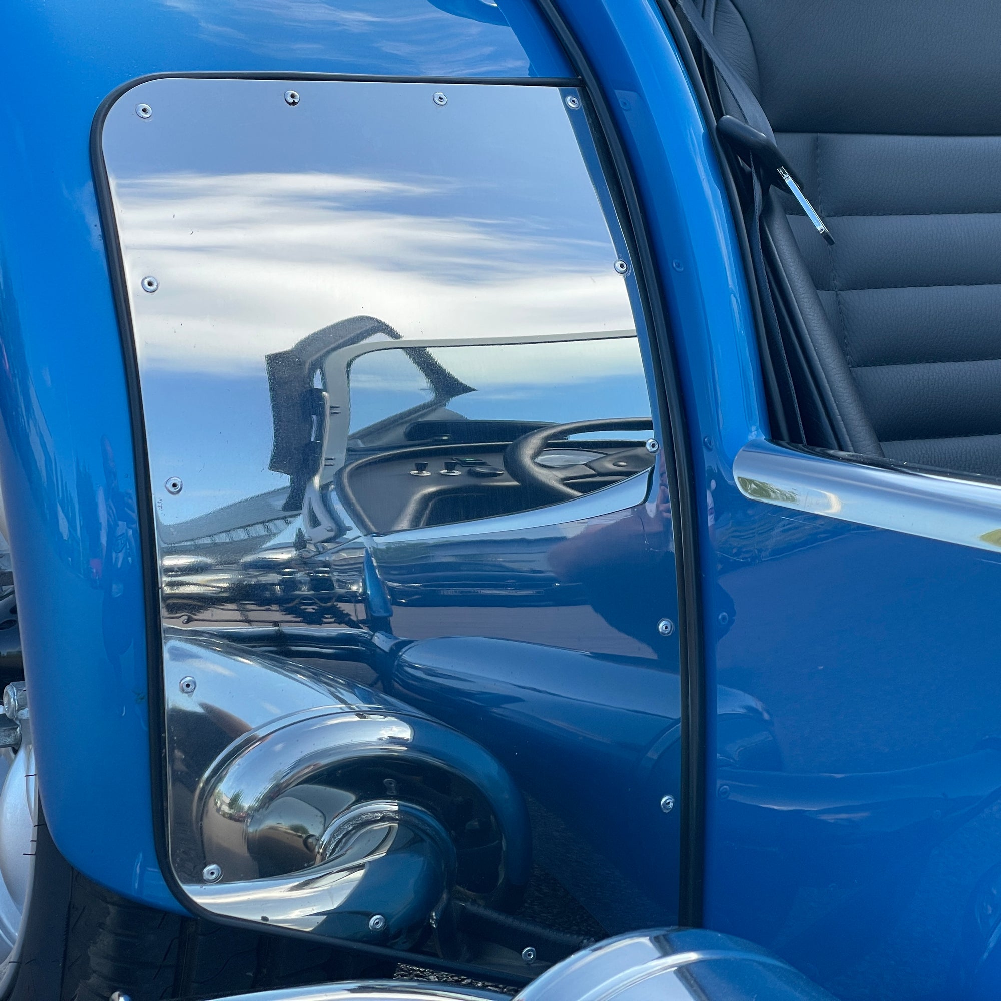 21/21 CATERHAM SEVEN 360S LARGE CHASSIS - AUDI BLUE WITH BLACK LEATHER