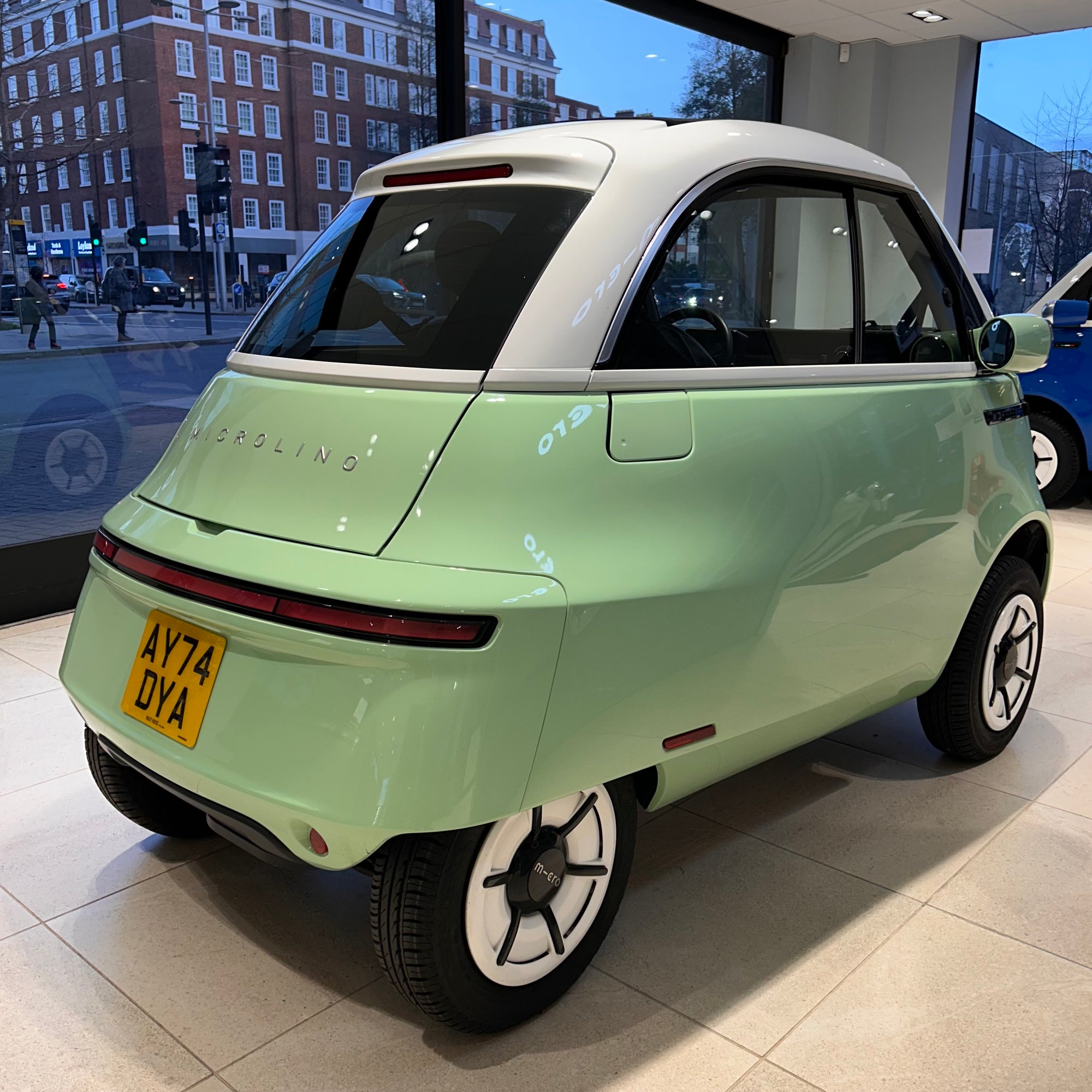 Microlino - Paris and White - PreLoved