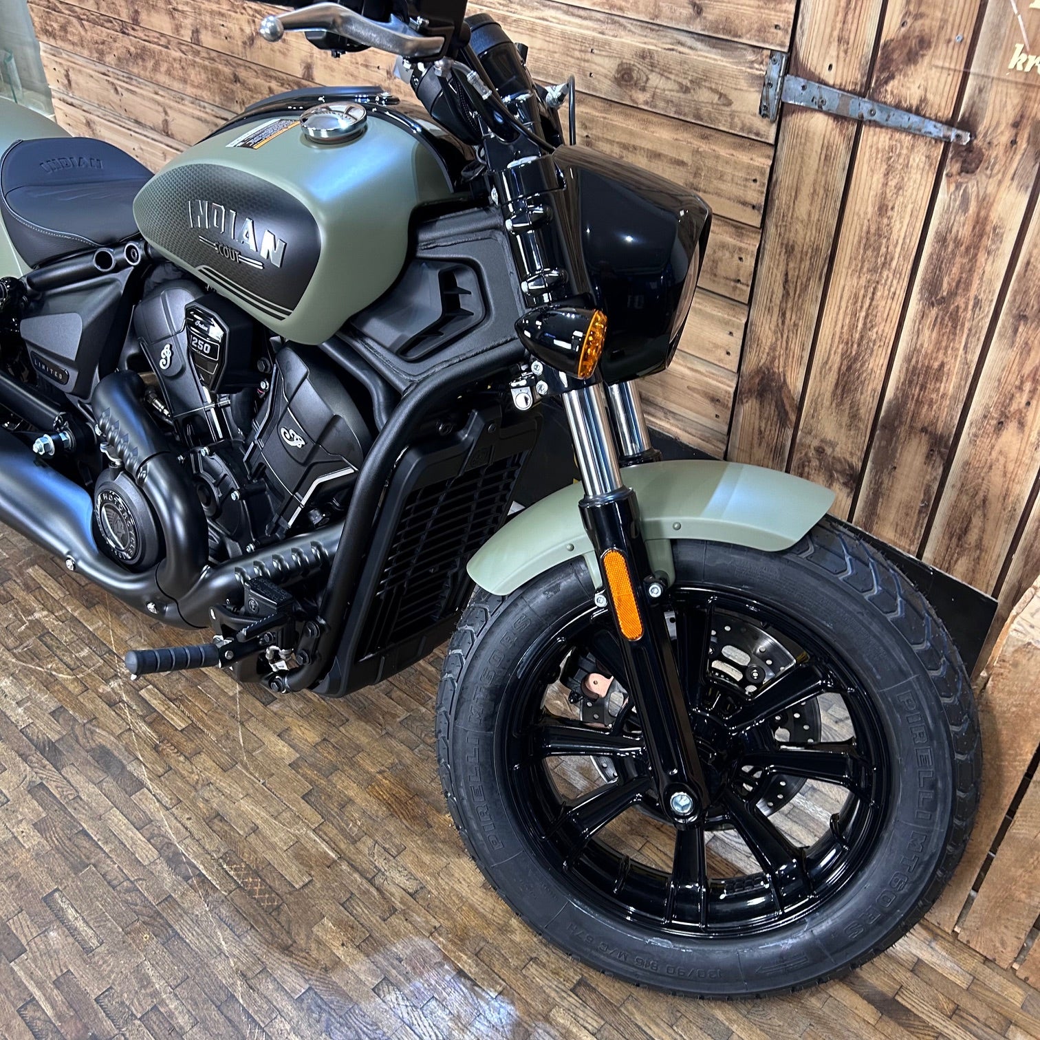 INDIAN SCOUT BOBBER LTD +TECH ’26 - MOSS GREEN SMOKE