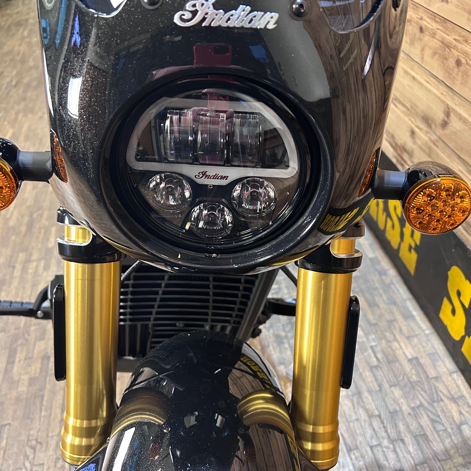 2026 INDIAN SCOUT 101 ’26 MODEL - CRYSTAL BLACK w/super graphite