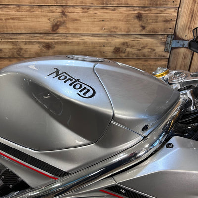 NORTON V4 SV - MANX SILVER