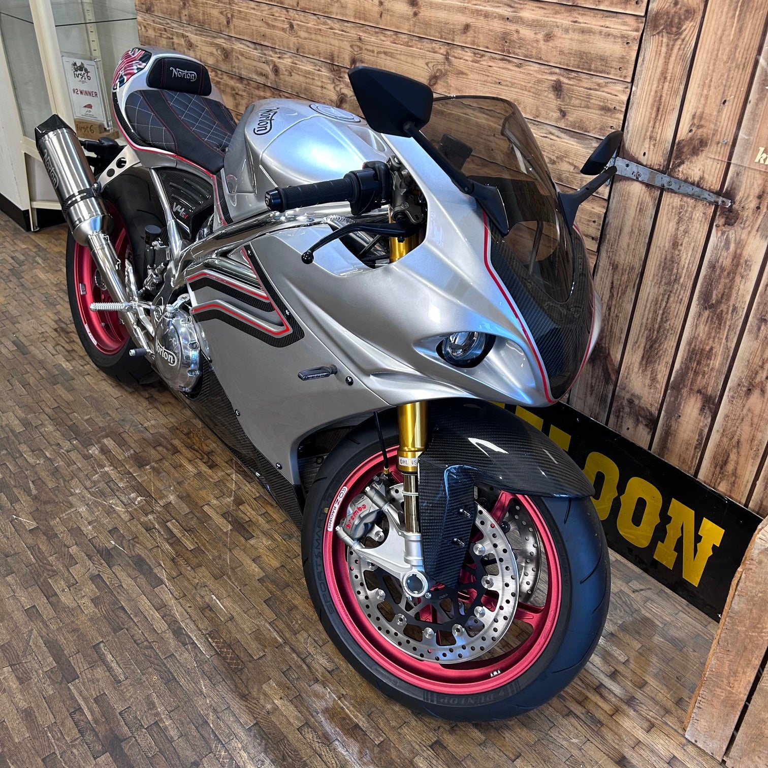 NORTON V4 SV - MANX SILVER