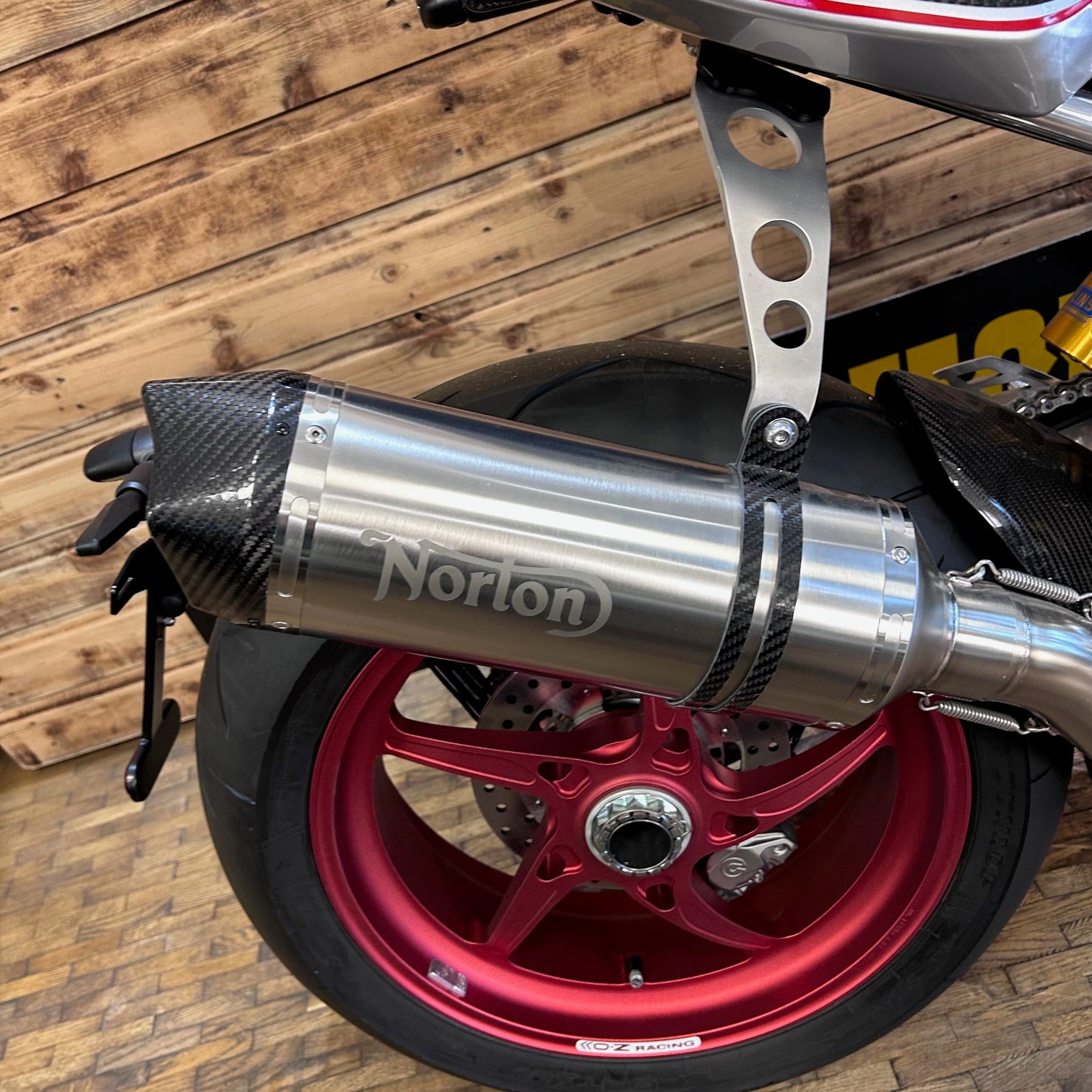 NORTON V4 SV - MANX SILVER
