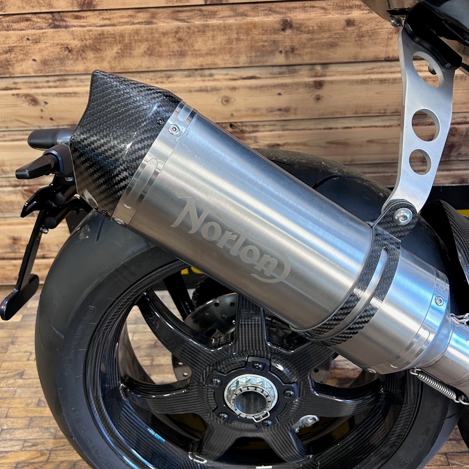 Norton V4sv Carbon  - Black Carbon