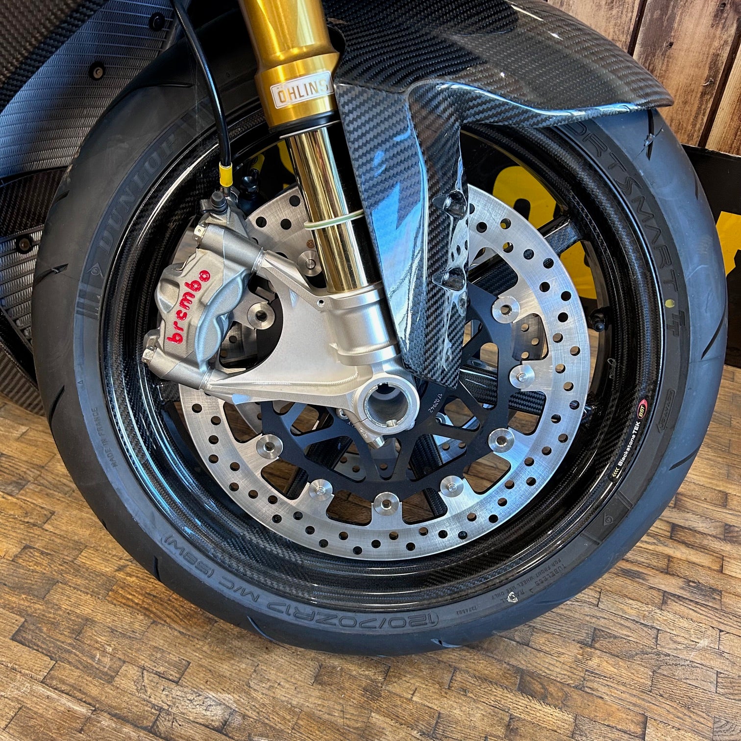 Norton V4sv Carbon  - Black Carbon