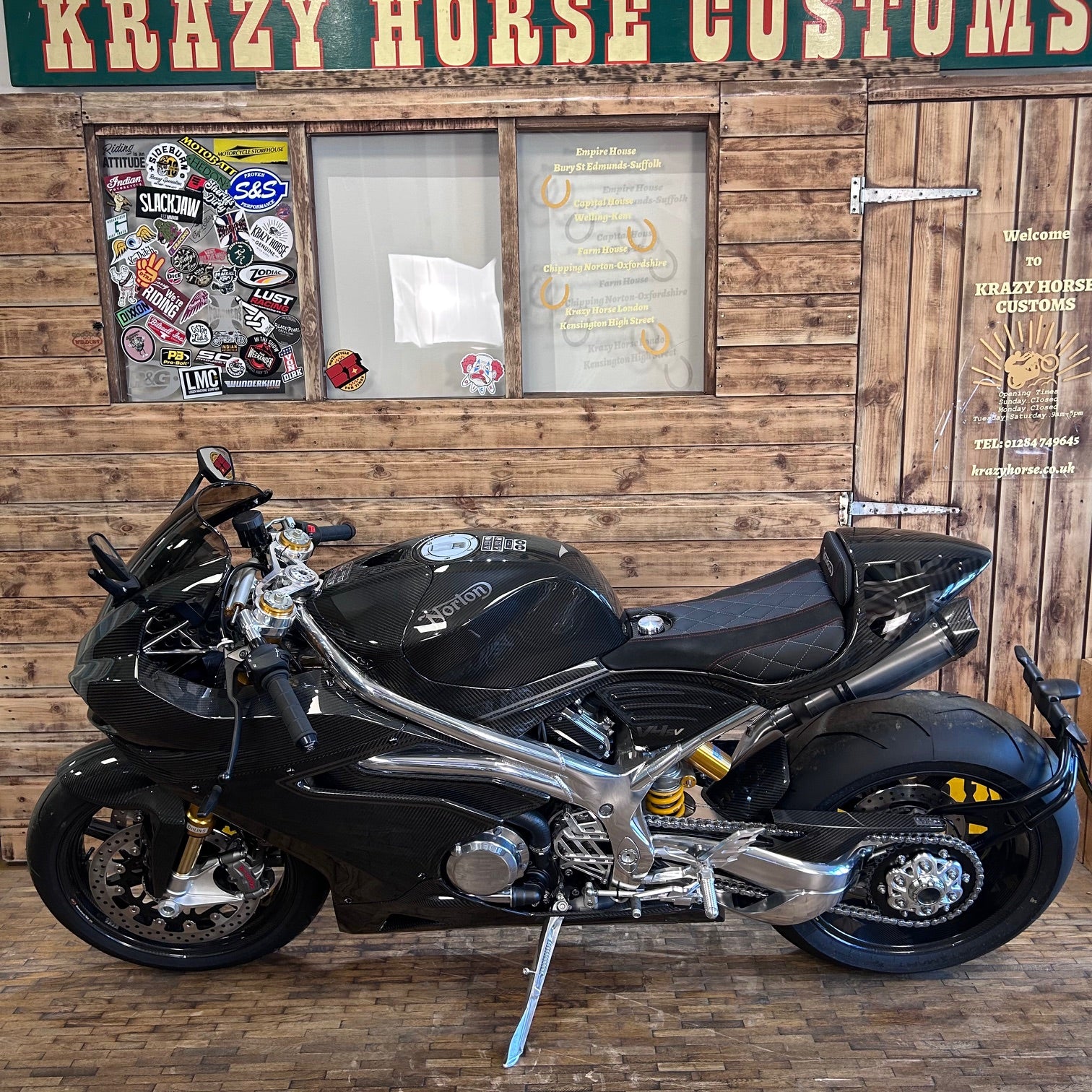 Norton V4sv Carbon  - Black Carbon