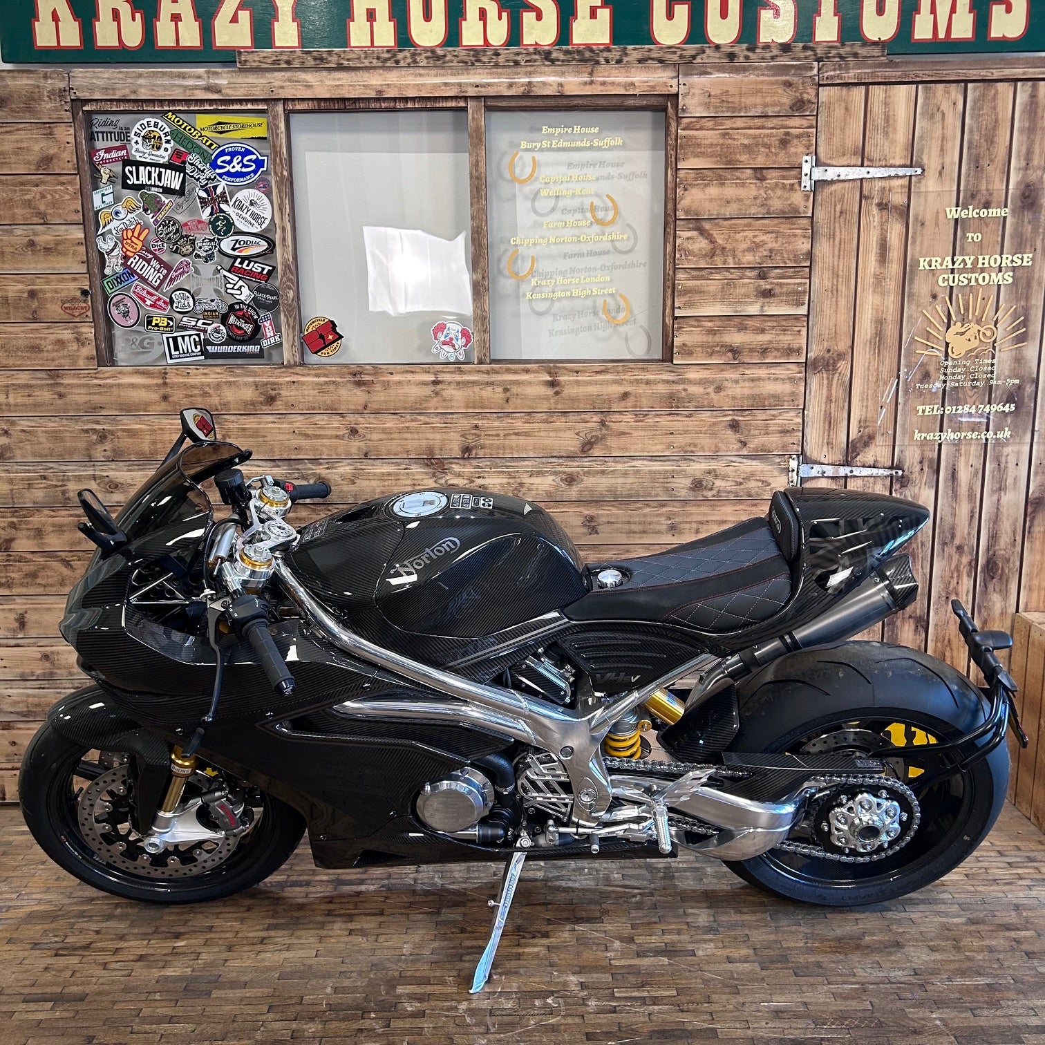 Norton V4sv Carbon  - Black Carbon
