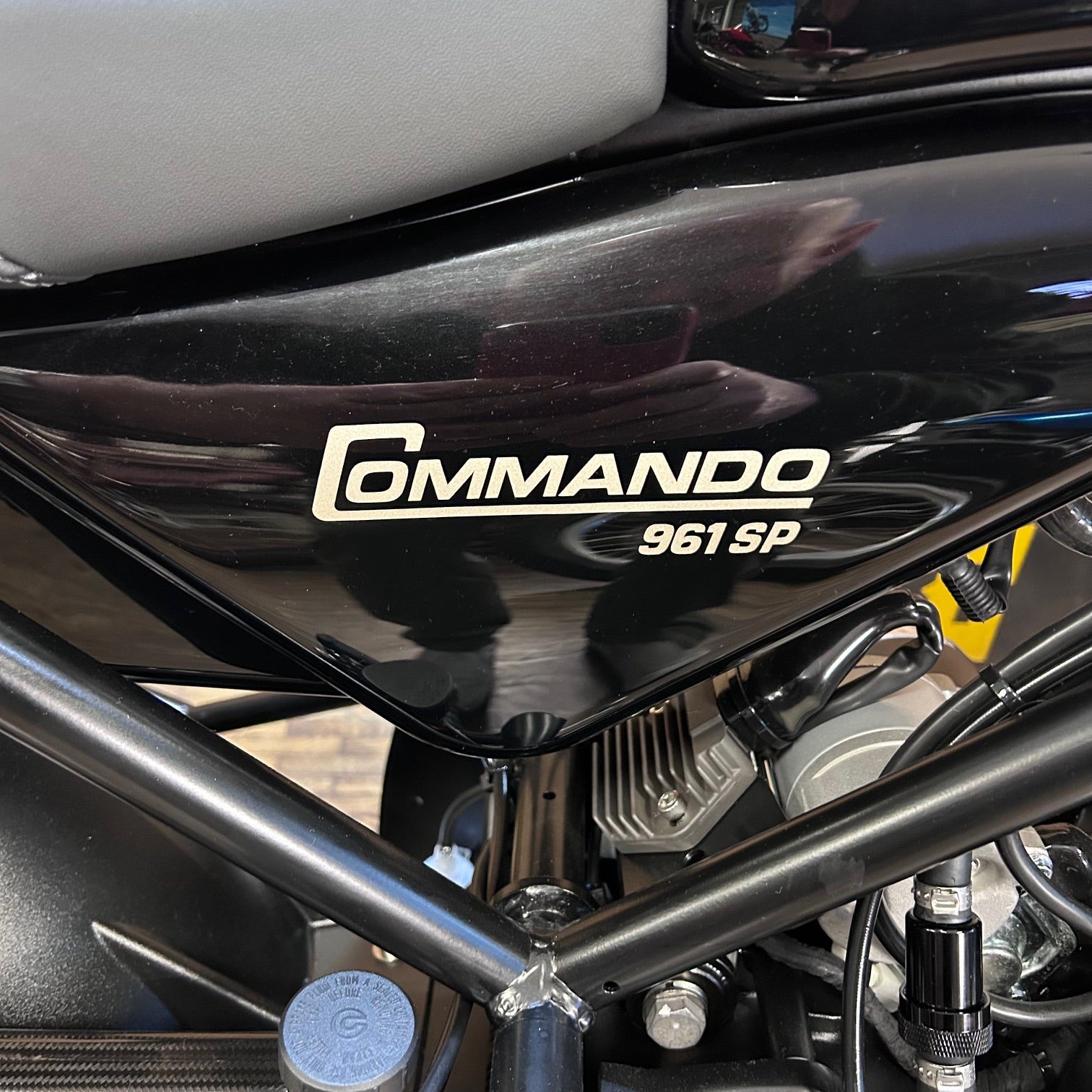 NORTON MOTORCYCLE 961SP - MATRIX BLACK