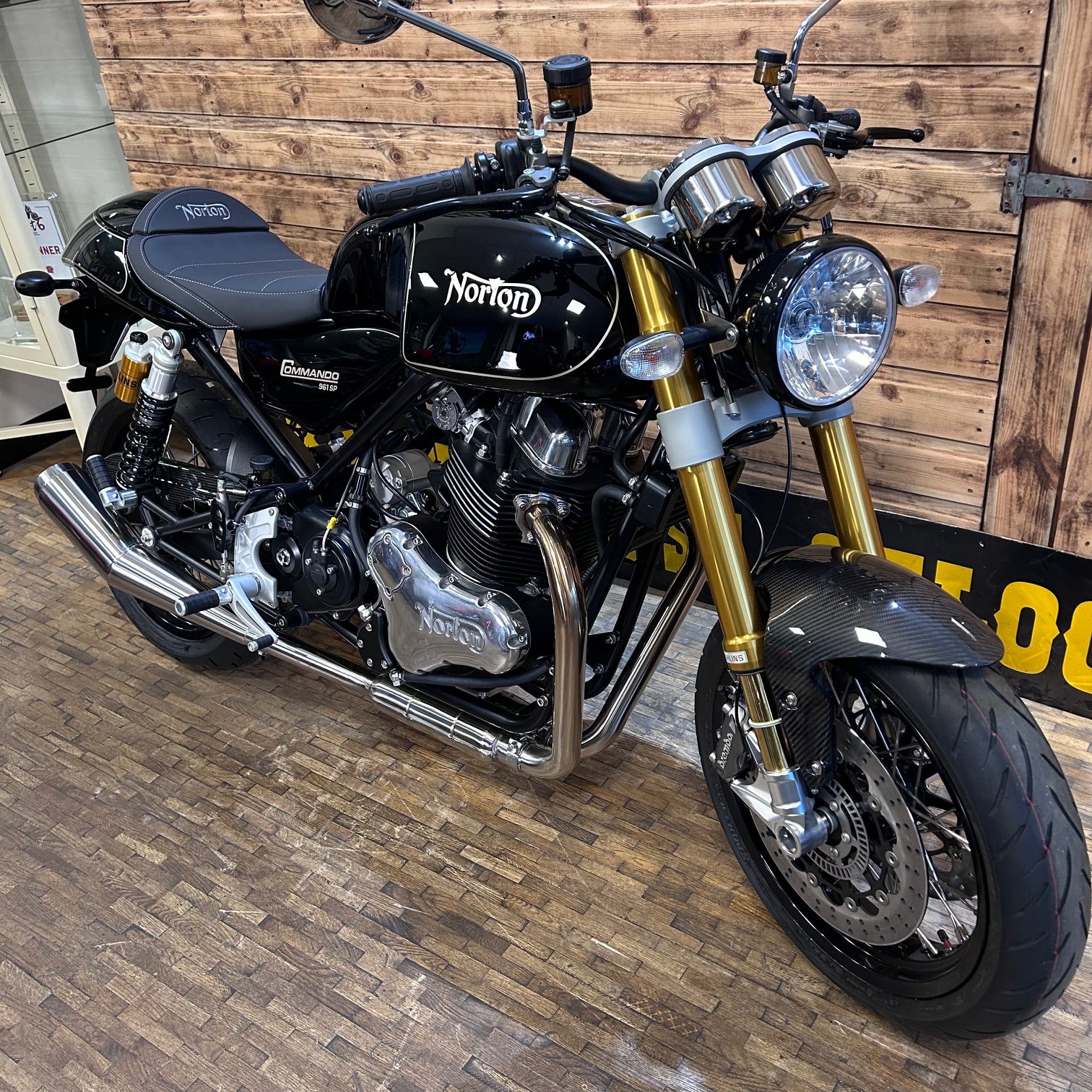 NORTON MOTORCYCLE 961SP - MATRIX BLACK